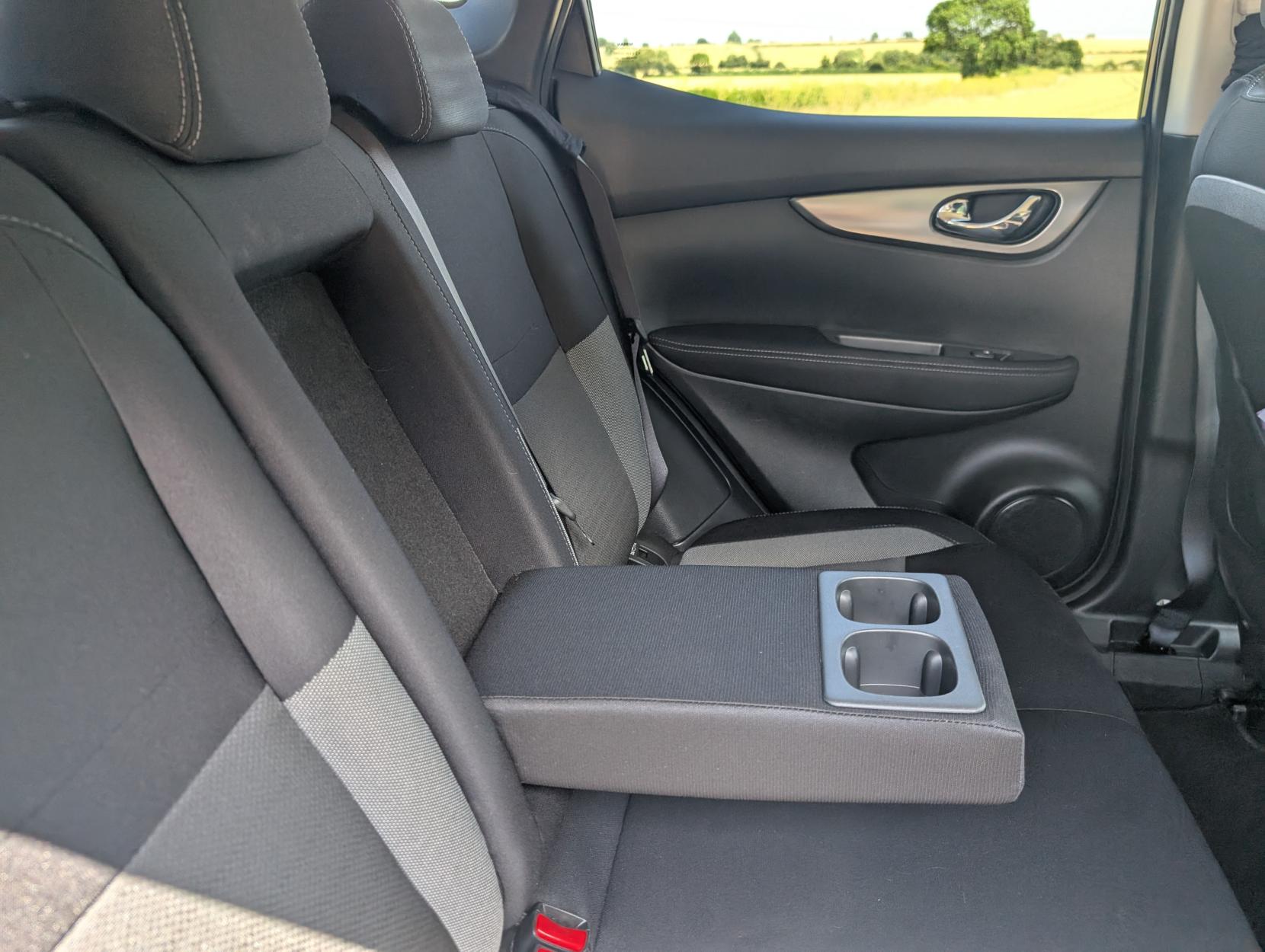 Nissan Qashqai 1.6 DIG-T N-Connecta SUV 5dr Petrol Manual Euro 6 (s/s) (163 ps)