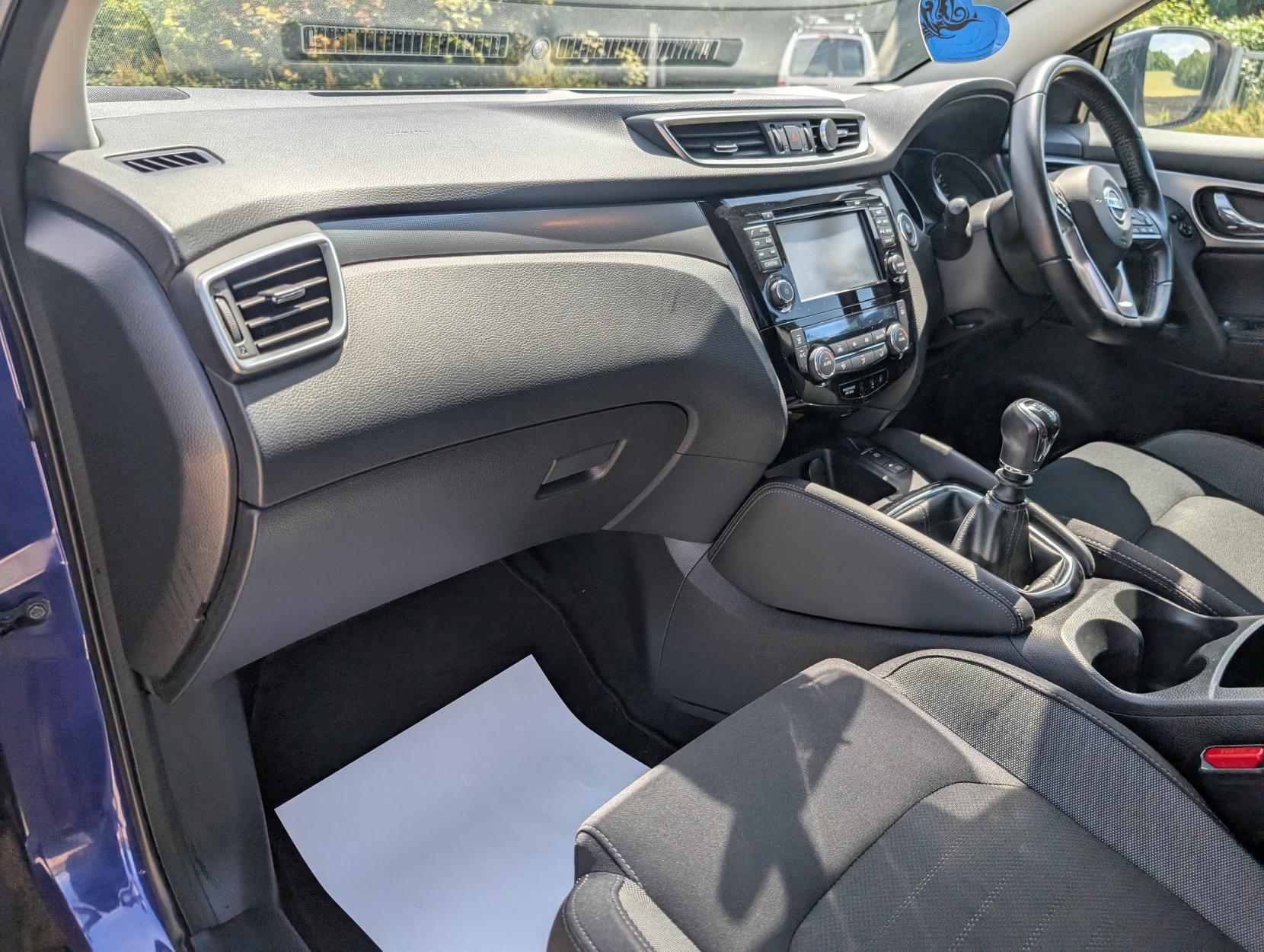 Nissan Qashqai 1.6 DIG-T N-Connecta SUV 5dr Petrol Manual Euro 6 (s/s) (163 ps)