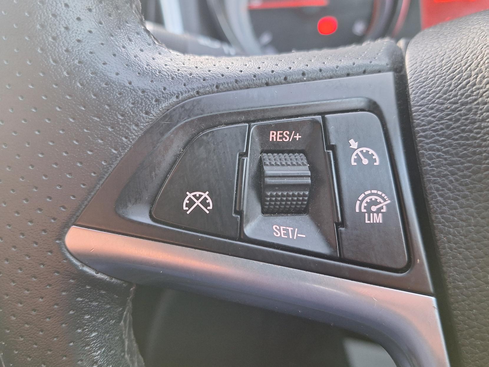 Vauxhall Astra GTC 2.0 CDTi SRi Coupe 3dr Diesel Auto Euro 5 (165 ps)