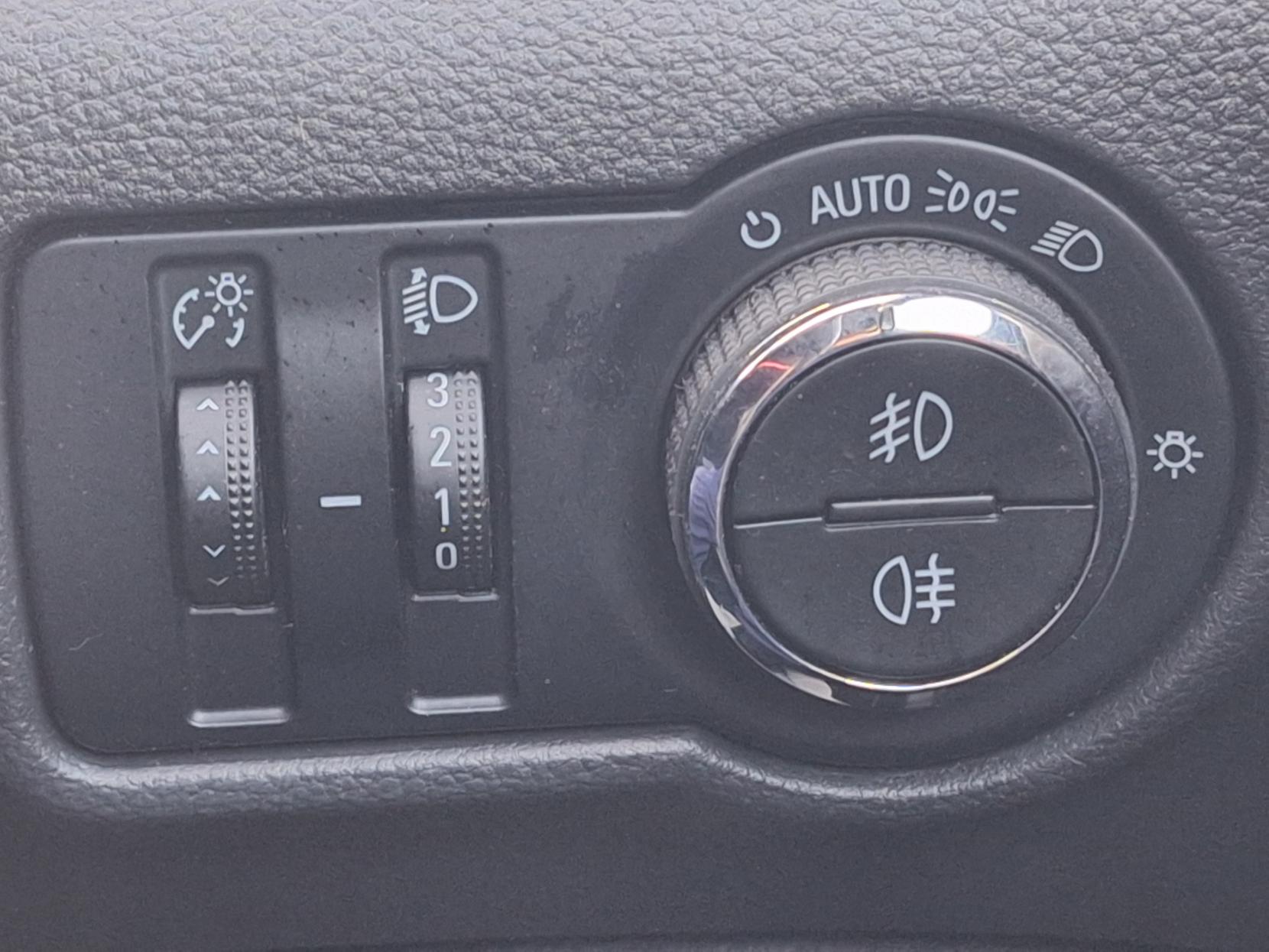 Vauxhall Astra GTC 2.0 CDTi SRi Coupe 3dr Diesel Auto Euro 5 (165 ps)