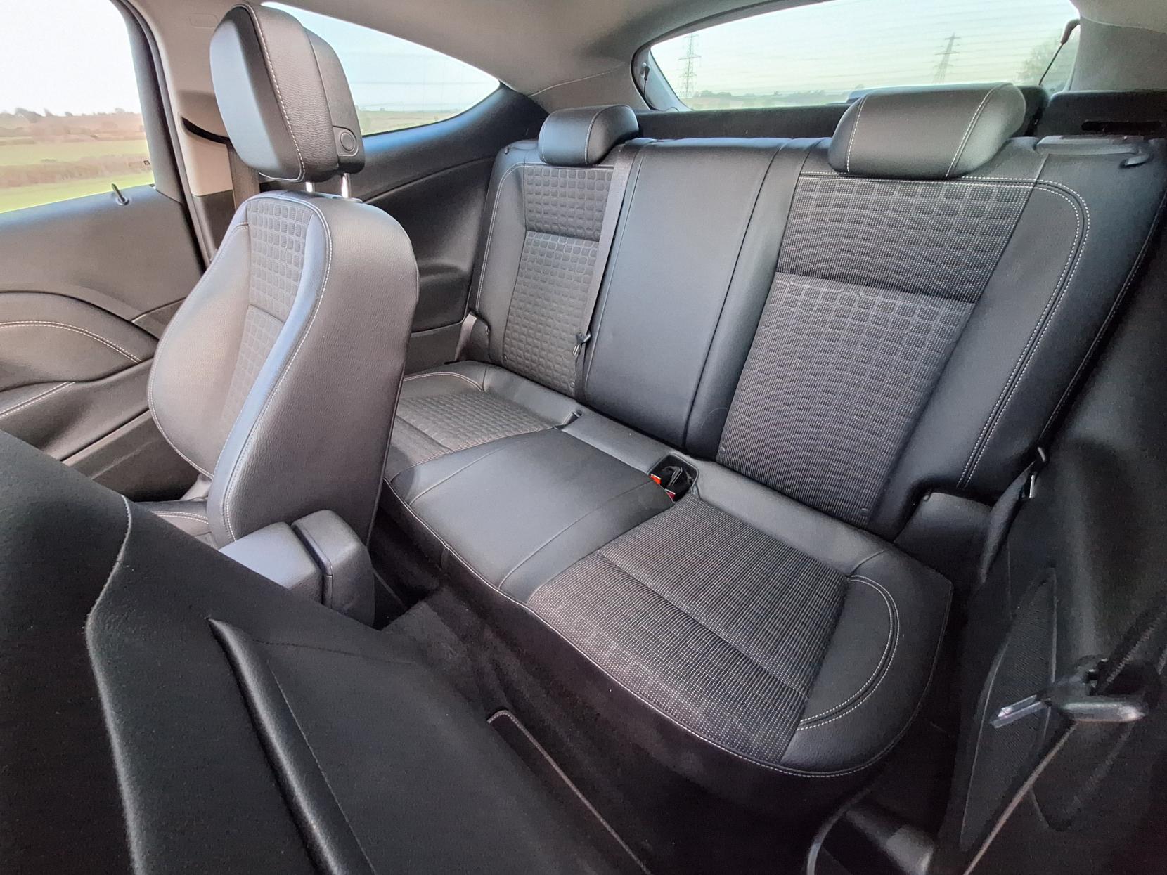 Vauxhall Astra GTC 2.0 CDTi SRi Coupe 3dr Diesel Auto Euro 5 (165 ps)