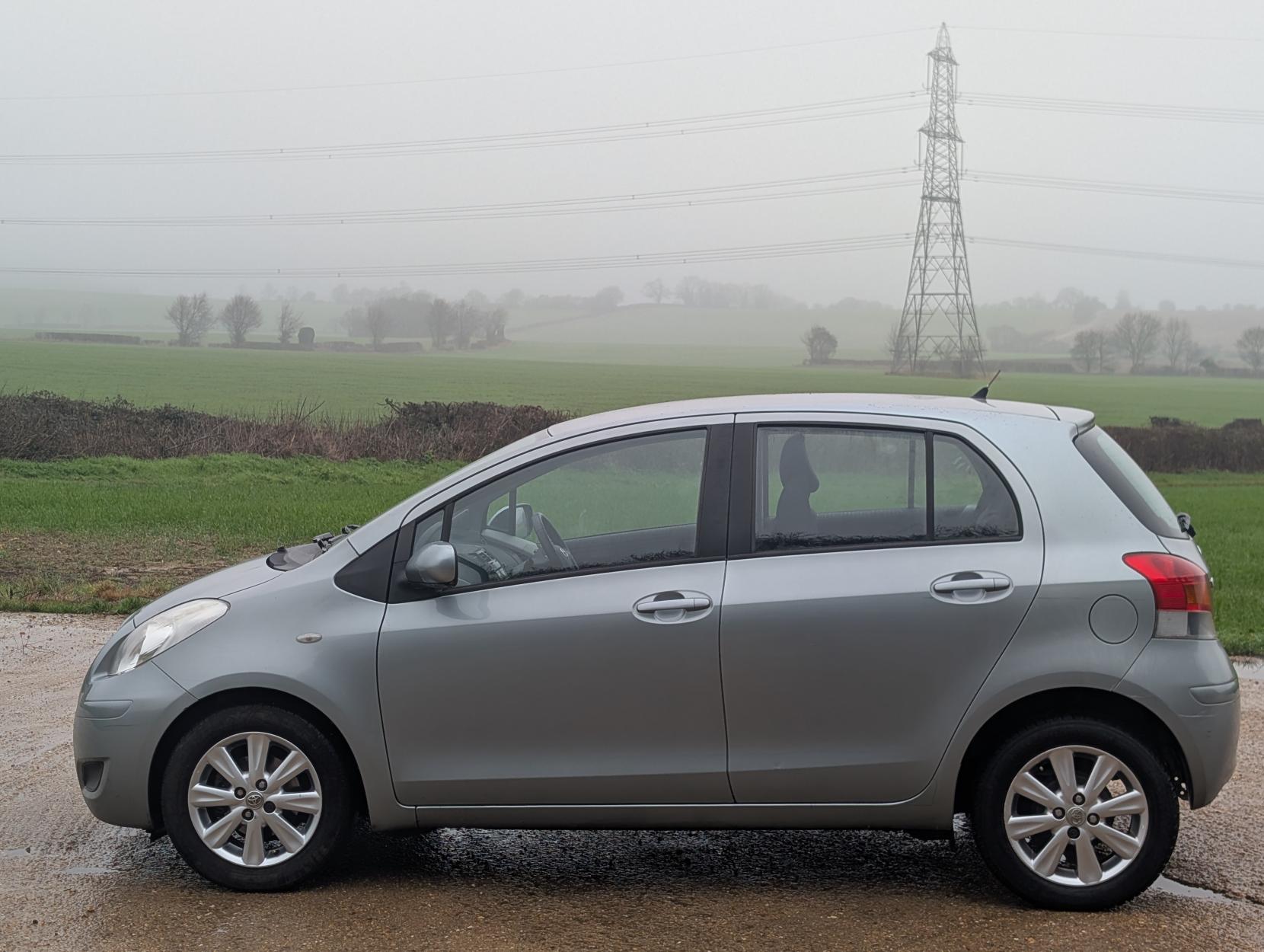 Toyota Yaris 1.33 Dual VVT-i TR Hatchback 5dr Petrol Manual Euro 4 (s/s) (101 ps)