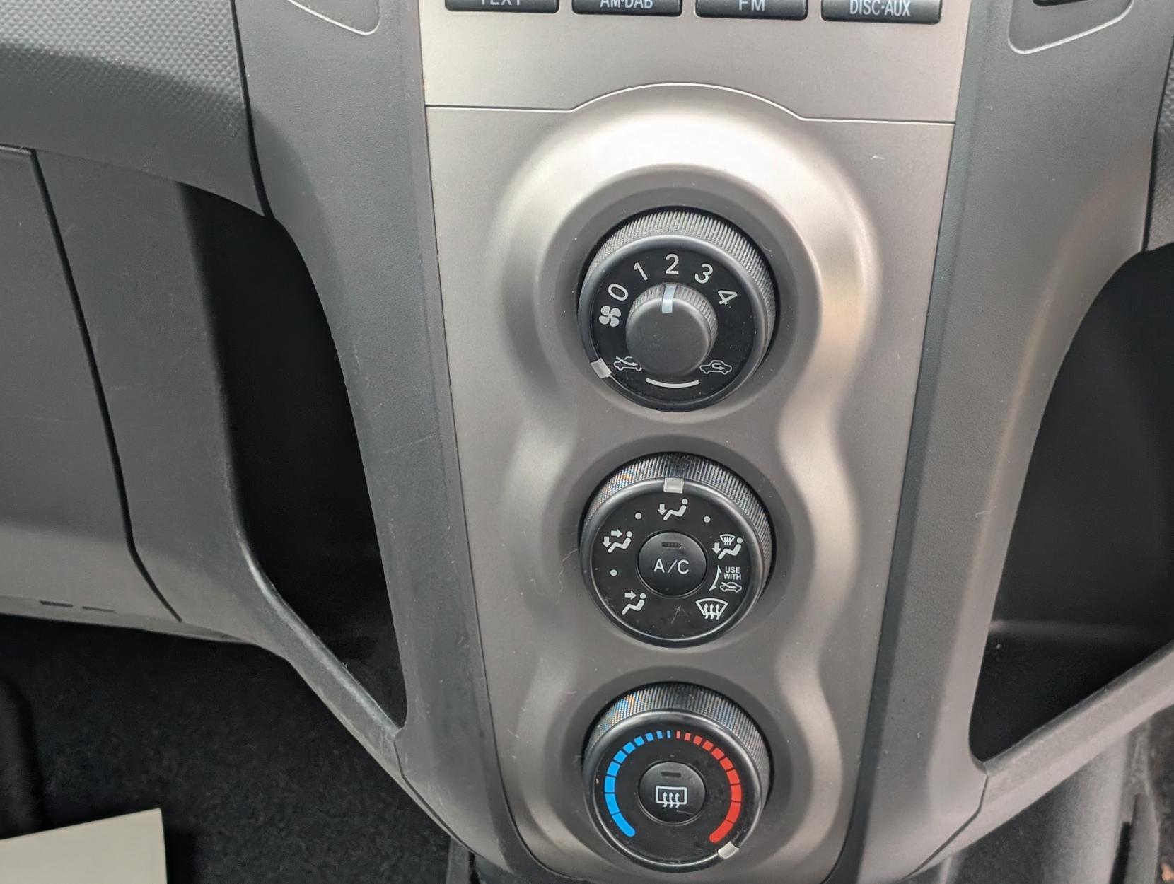 Toyota Yaris 1.33 Dual VVT-i TR Hatchback 5dr Petrol Manual Euro 4 (s/s) (101 ps)