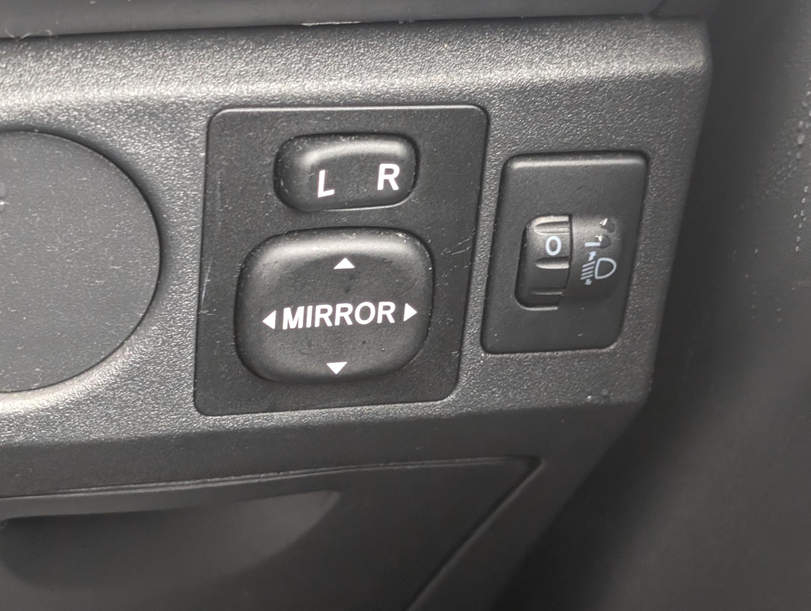 Toyota Yaris 1.33 Dual VVT-i TR Hatchback 5dr Petrol Manual Euro 4 (s/s) (101 ps)