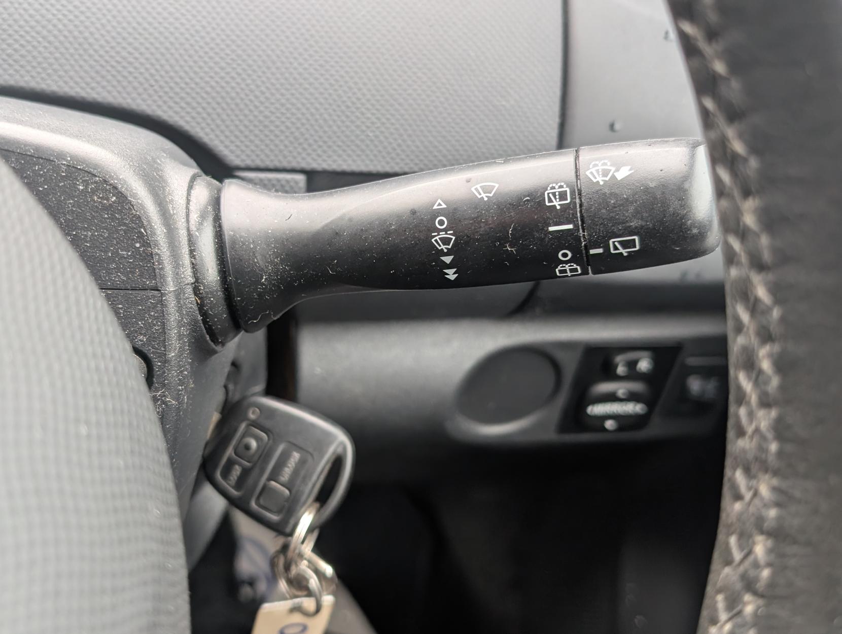 Toyota Yaris 1.33 Dual VVT-i TR Hatchback 5dr Petrol Manual Euro 4 (s/s) (101 ps)