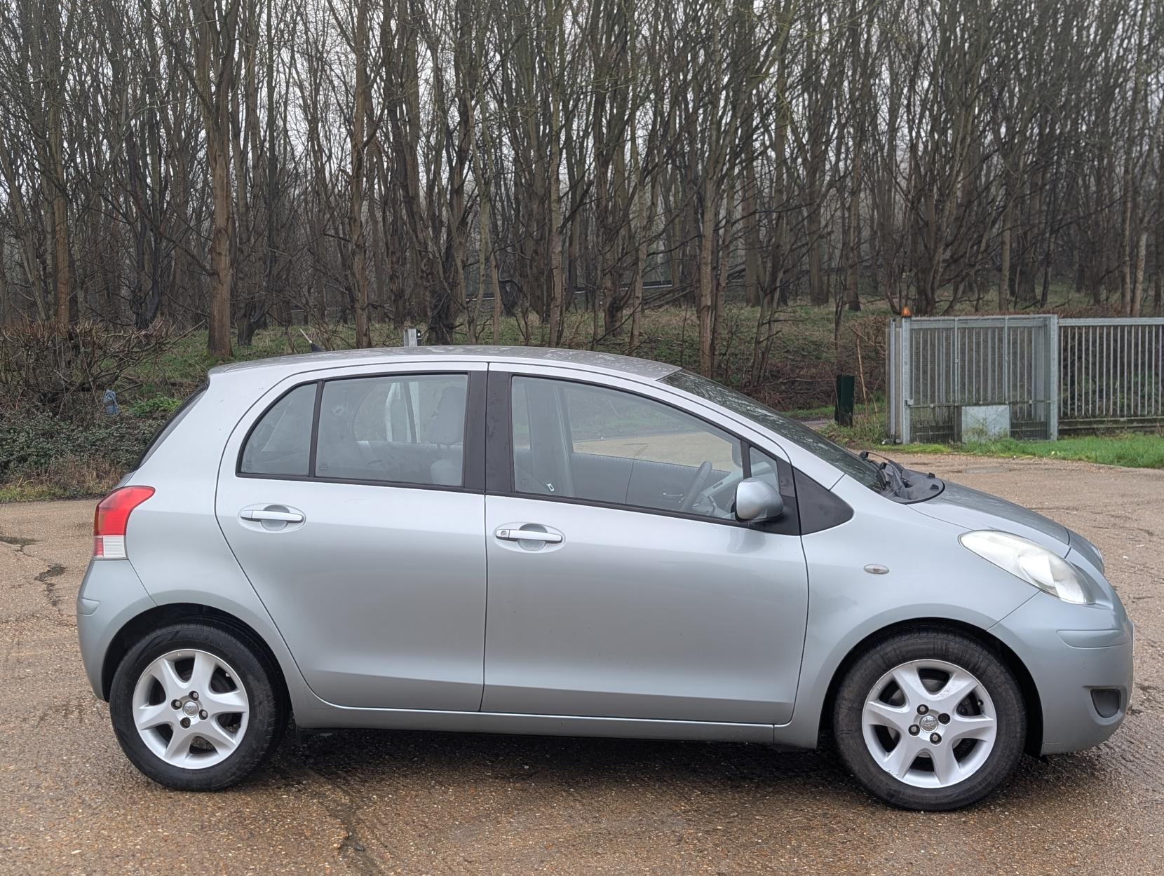 Toyota Yaris 1.33 Dual VVT-i TR Hatchback 5dr Petrol Manual Euro 4 (s/s) (101 ps)