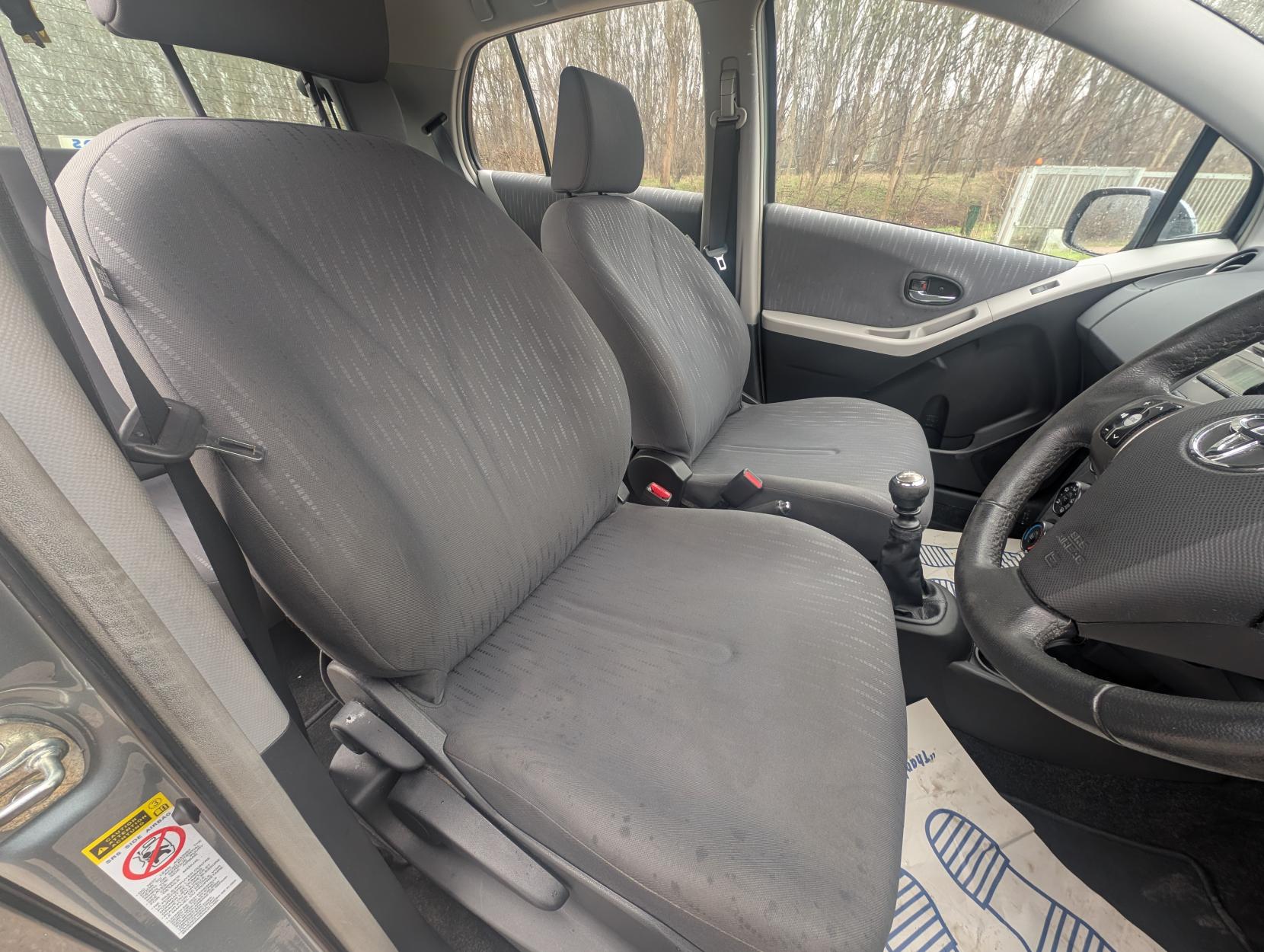 Toyota Yaris 1.33 Dual VVT-i TR Hatchback 5dr Petrol Manual Euro 4 (s/s) (101 ps)