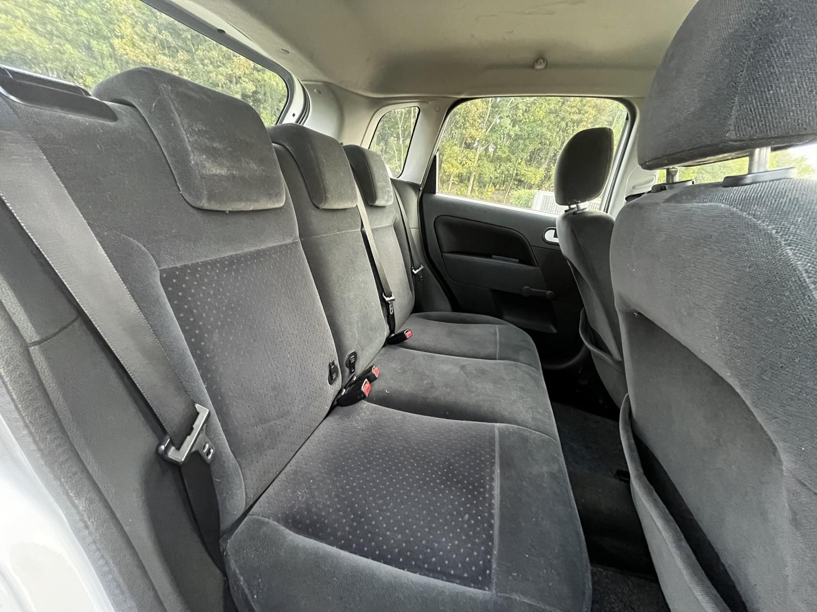 Ford Fiesta 1.6 Ghia Hatchback 5dr Petrol Automatic (179 g/km, 99 bhp)