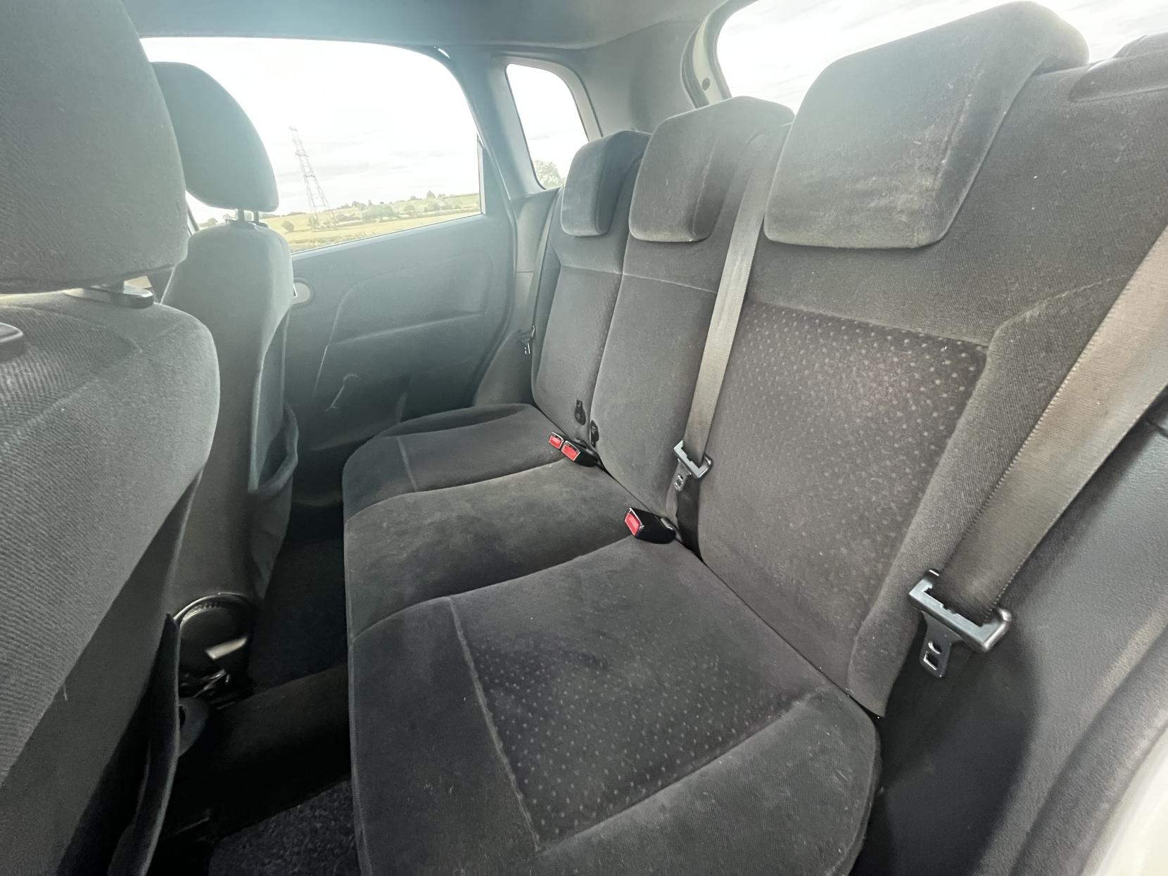 Ford Fiesta 1.6 Ghia Hatchback 5dr Petrol Automatic (179 g/km, 99 bhp)