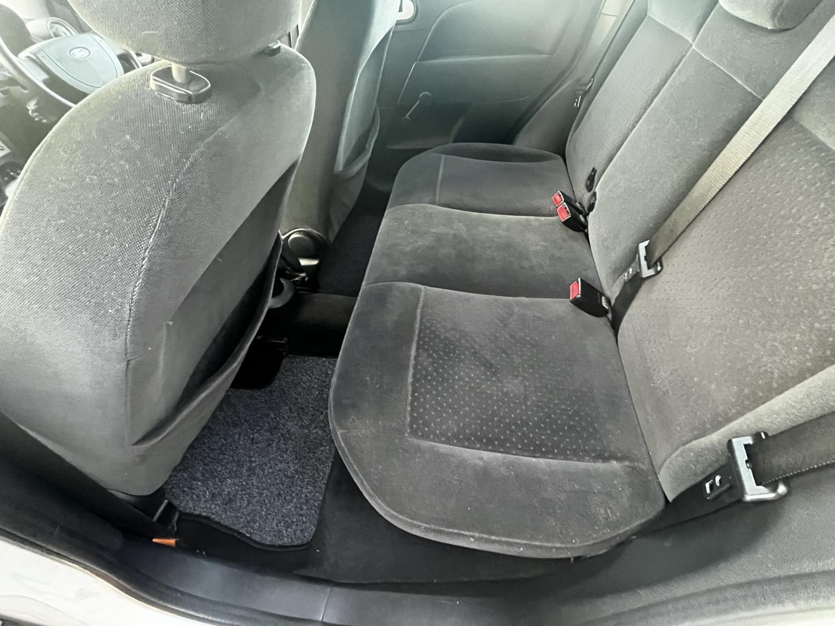 Ford Fiesta 1.6 Ghia Hatchback 5dr Petrol Automatic (179 g/km, 99 bhp)