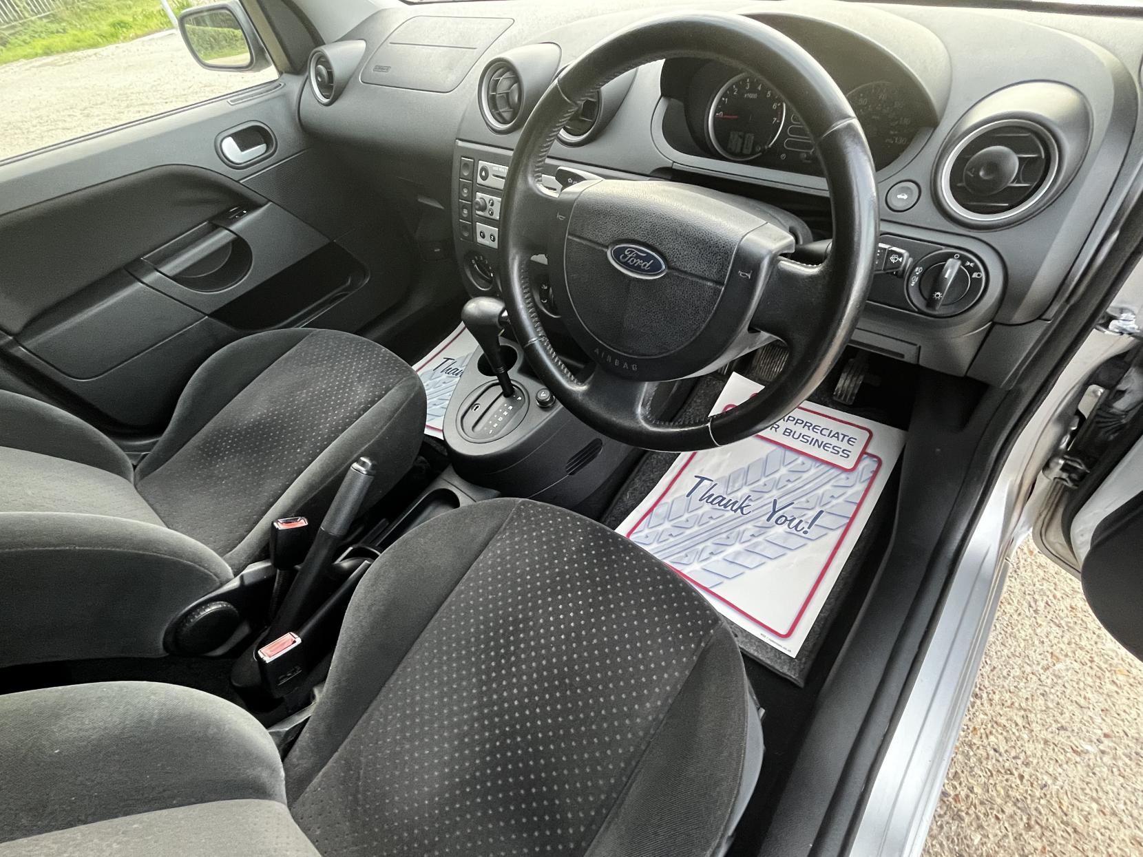 Ford Fiesta 1.6 Ghia Hatchback 5dr Petrol Automatic (179 g/km, 99 bhp)