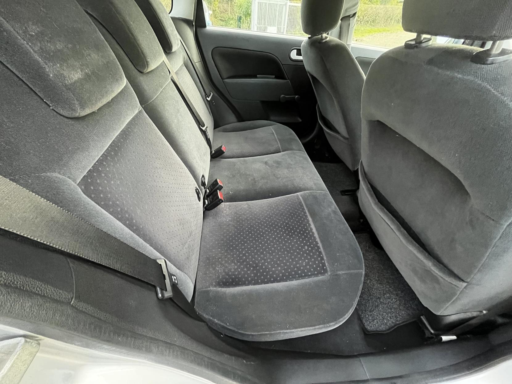 Ford Fiesta 1.6 Ghia Hatchback 5dr Petrol Automatic (179 g/km, 99 bhp)