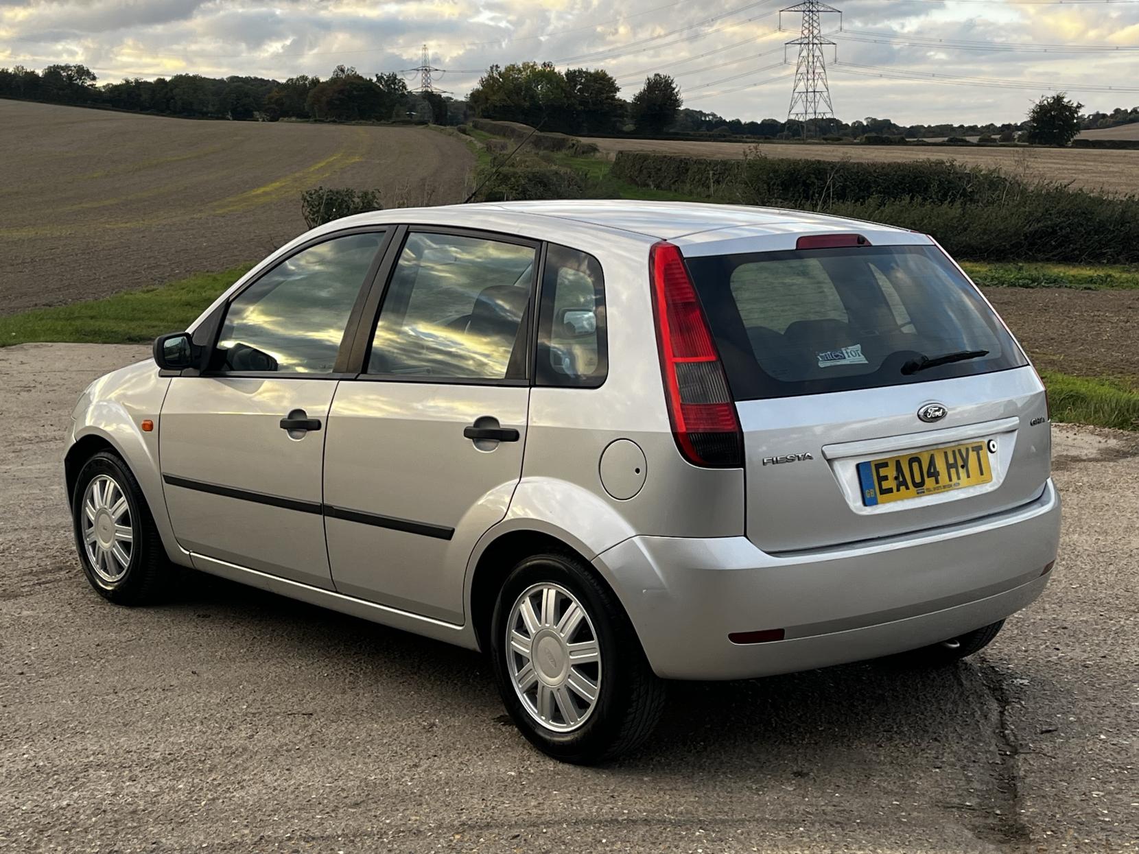 Ford Fiesta 1.6 Ghia Hatchback 5dr Petrol Automatic (179 g/km, 99 bhp)