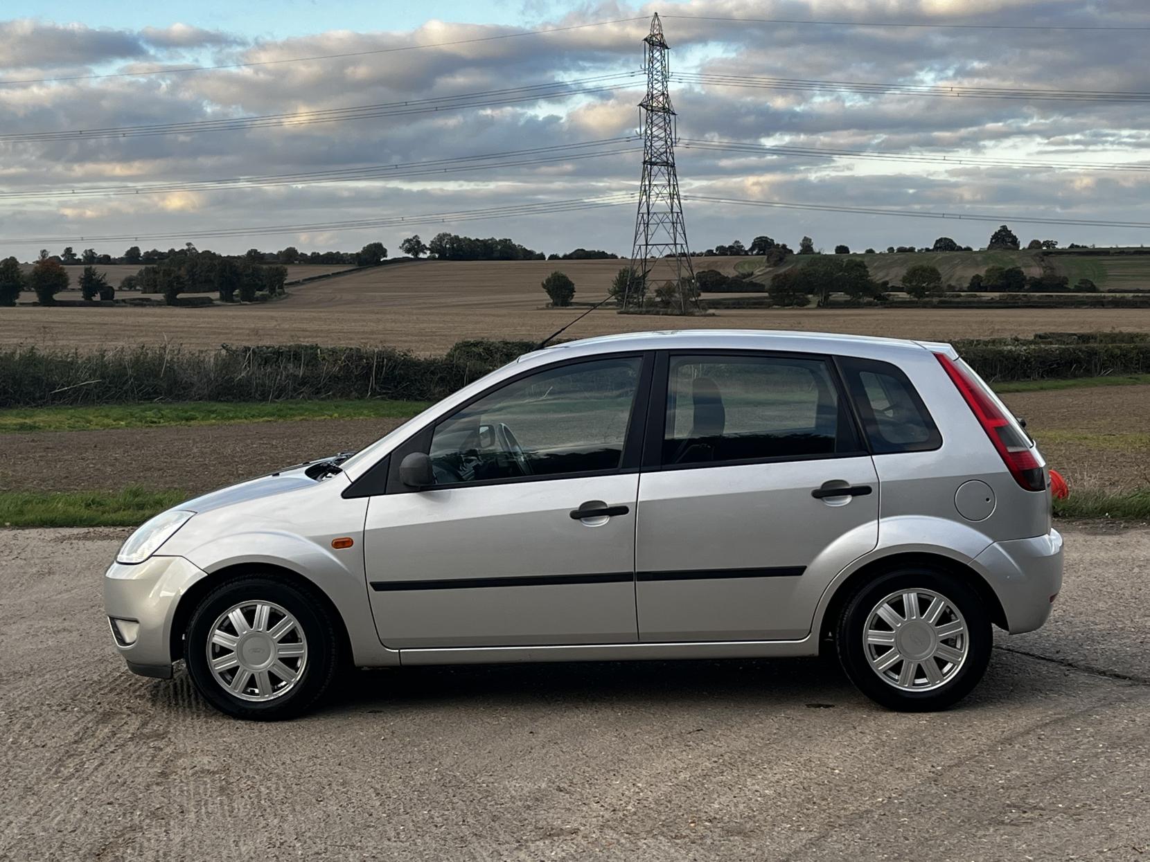 Ford Fiesta 1.6 Ghia Hatchback 5dr Petrol Automatic (179 g/km, 99 bhp)