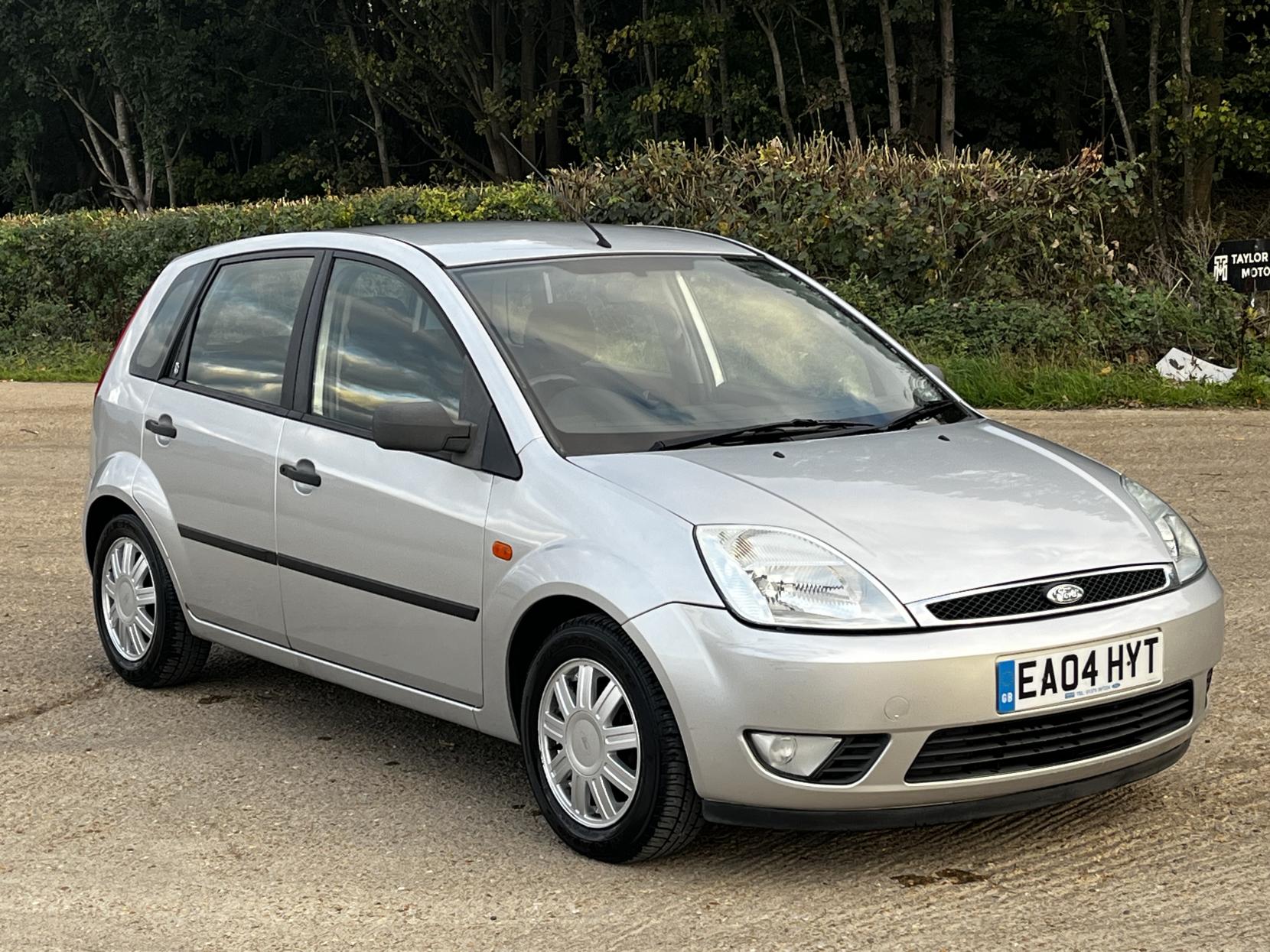 Ford Fiesta 1.6 Ghia Hatchback 5dr Petrol Automatic (179 g/km, 99 bhp)