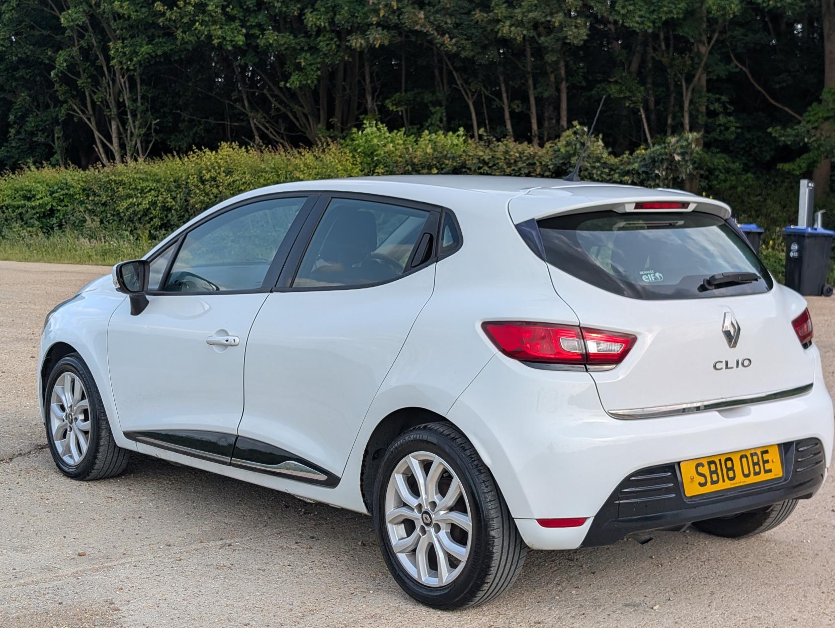Renault Clio 1.2 16V Dynamique Nav Hatchback 5dr Petrol Manual Euro 6 (75 ps)