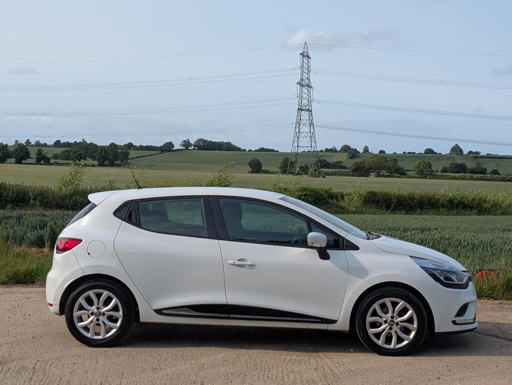 Renault Clio 1.2 16V Dynamique Nav Hatchback 5dr Petrol Manual Euro 6 (75 ps)