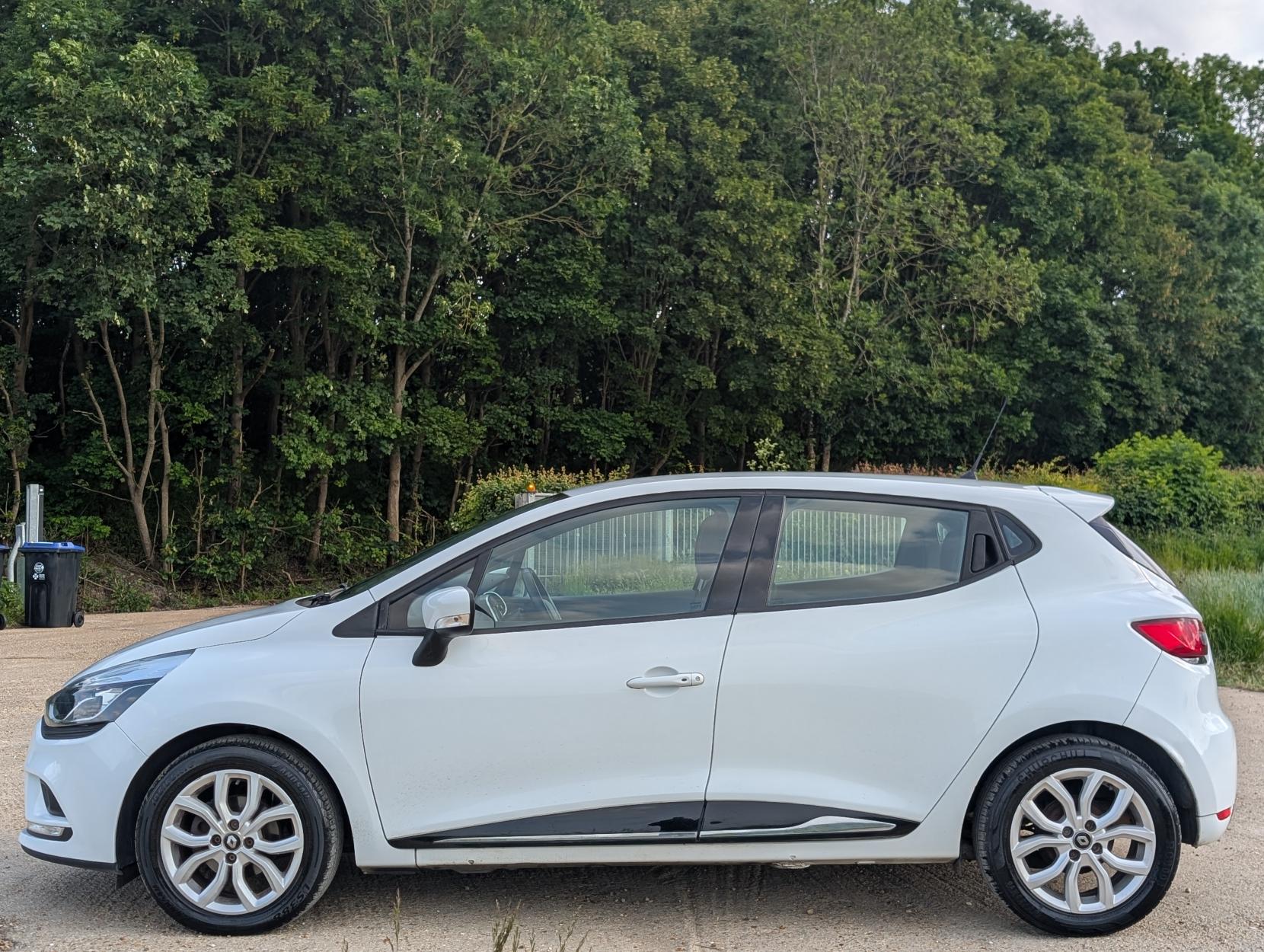 Renault Clio 1.2 16V Dynamique Nav Hatchback 5dr Petrol Manual Euro 6 (75 ps)
