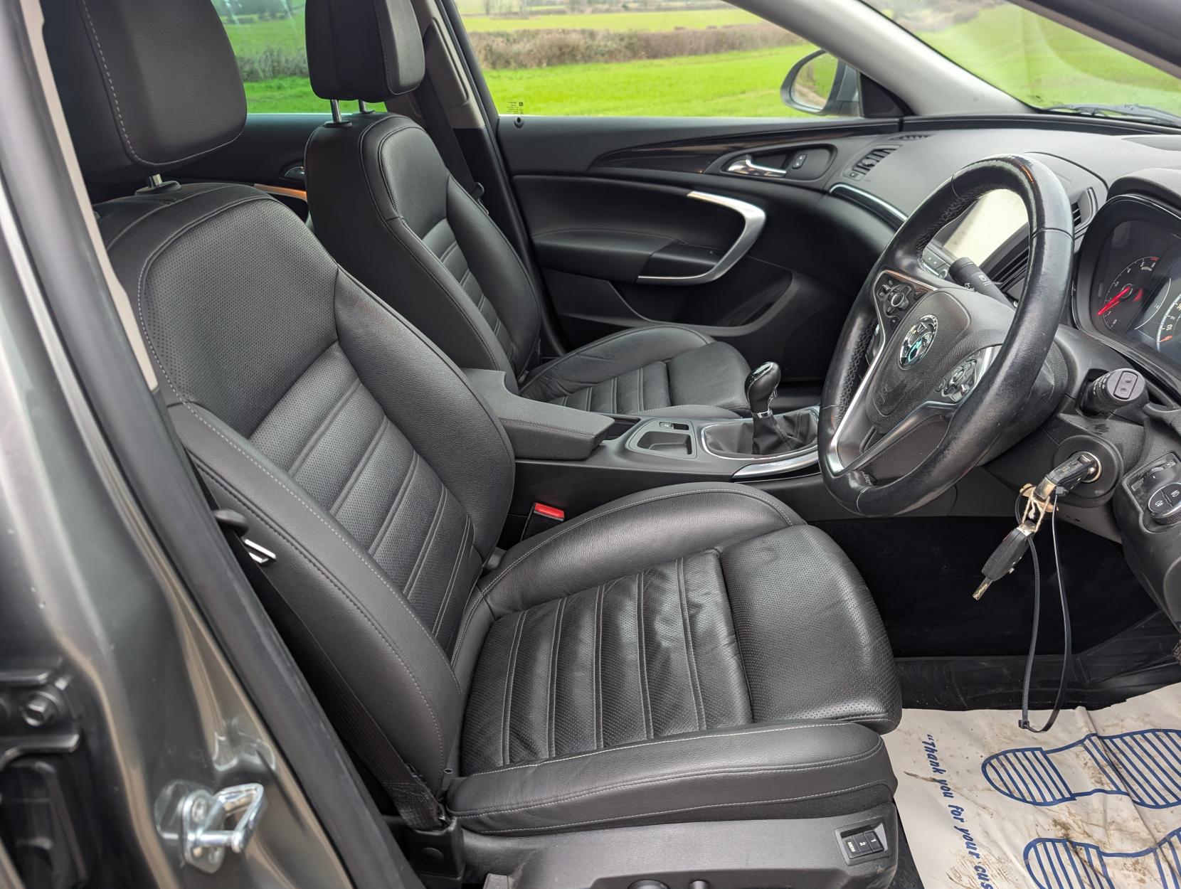 Vauxhall Insignia 1.6 CDTi ecoFLEX Elite Nav Hatchback 5dr Diesel Manual Euro 6 (s/s) (136 ps)