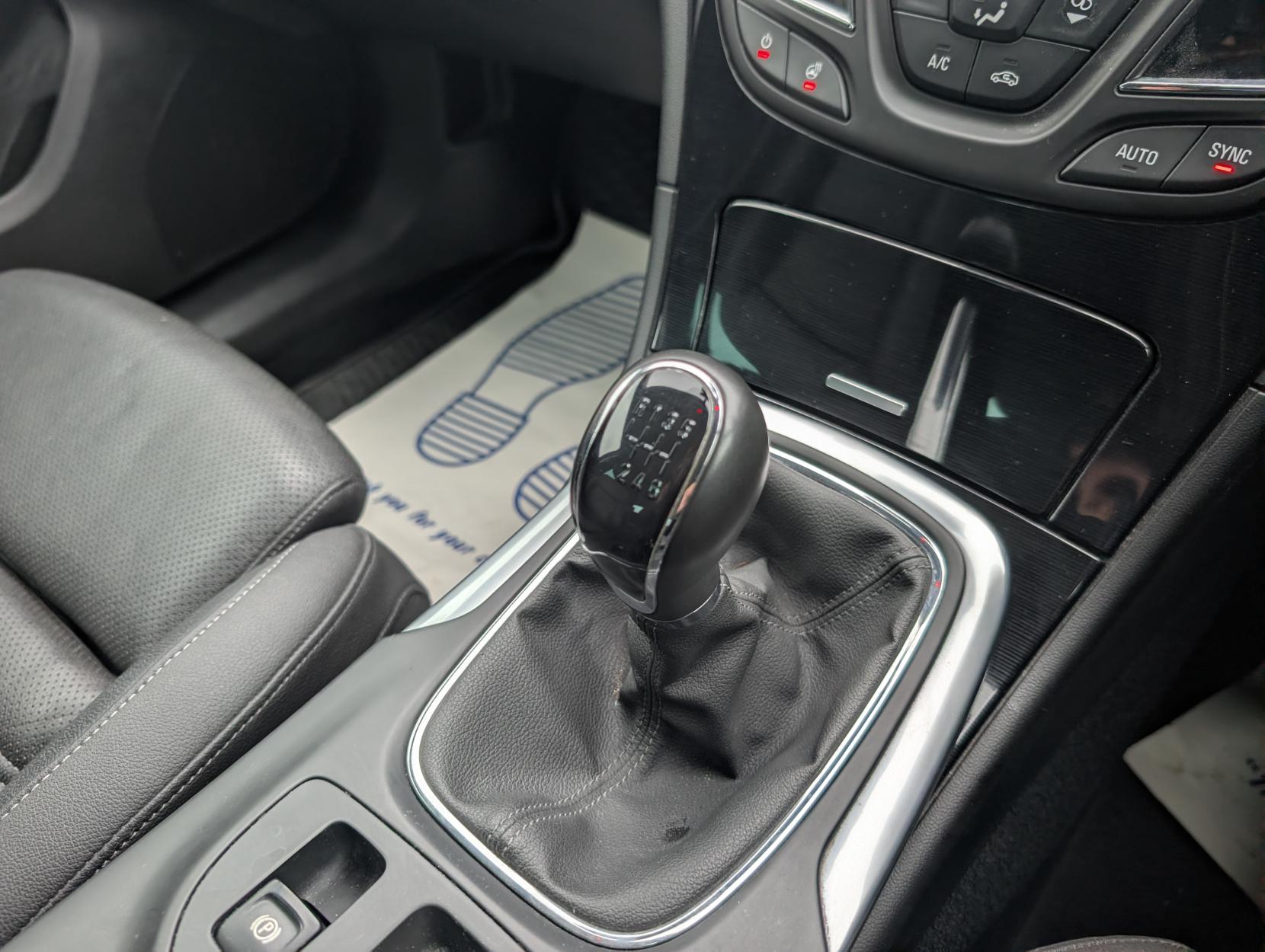 Vauxhall Insignia 1.6 CDTi ecoFLEX Elite Nav Hatchback 5dr Diesel Manual Euro 6 (s/s) (136 ps)