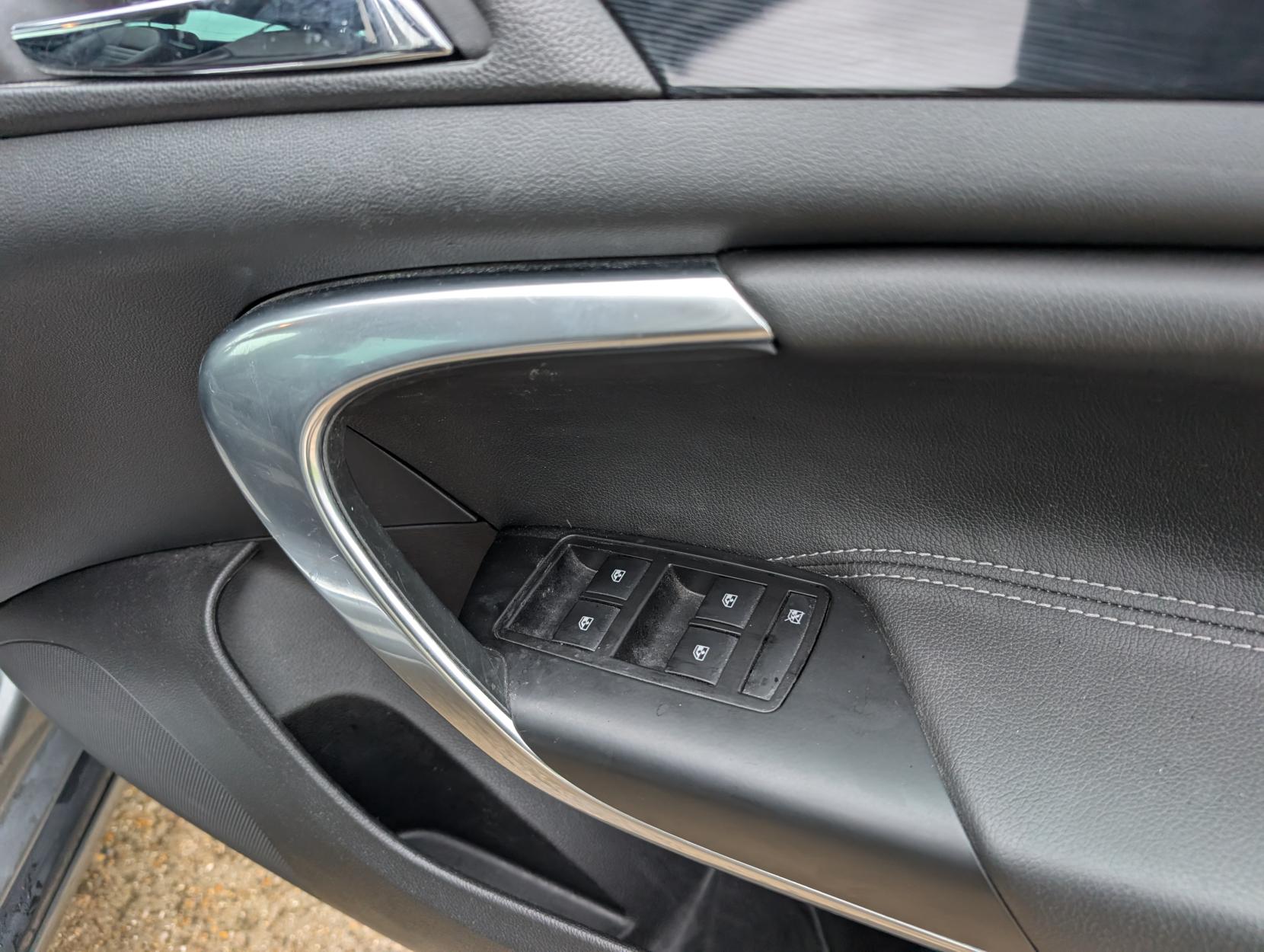 Vauxhall Insignia 1.6 CDTi ecoFLEX Elite Nav Hatchback 5dr Diesel Manual Euro 6 (s/s) (136 ps)