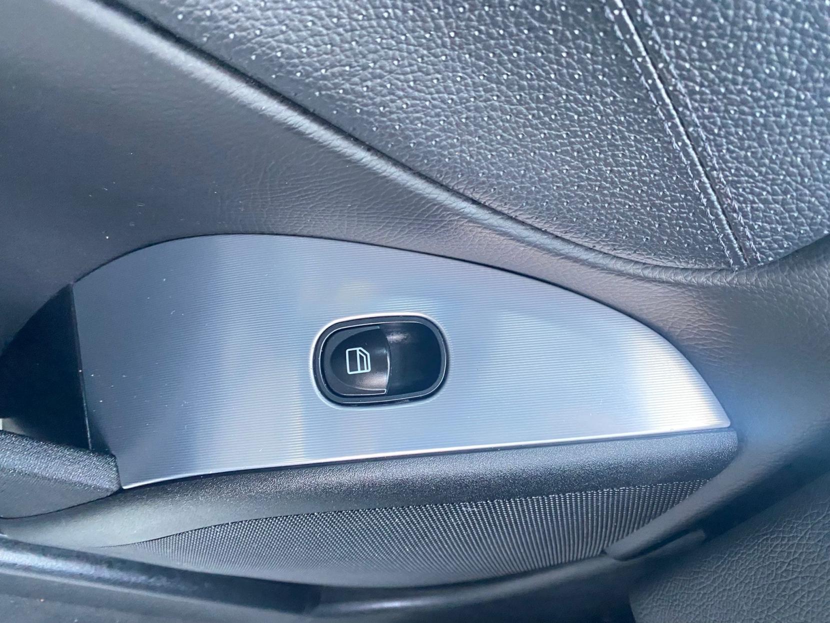 Mercedes-Benz C Class 1.8 C180 Kompressor Avantgarde SE Saloon 4dr Petrol Automatic (202 g/km, 143 bhp)