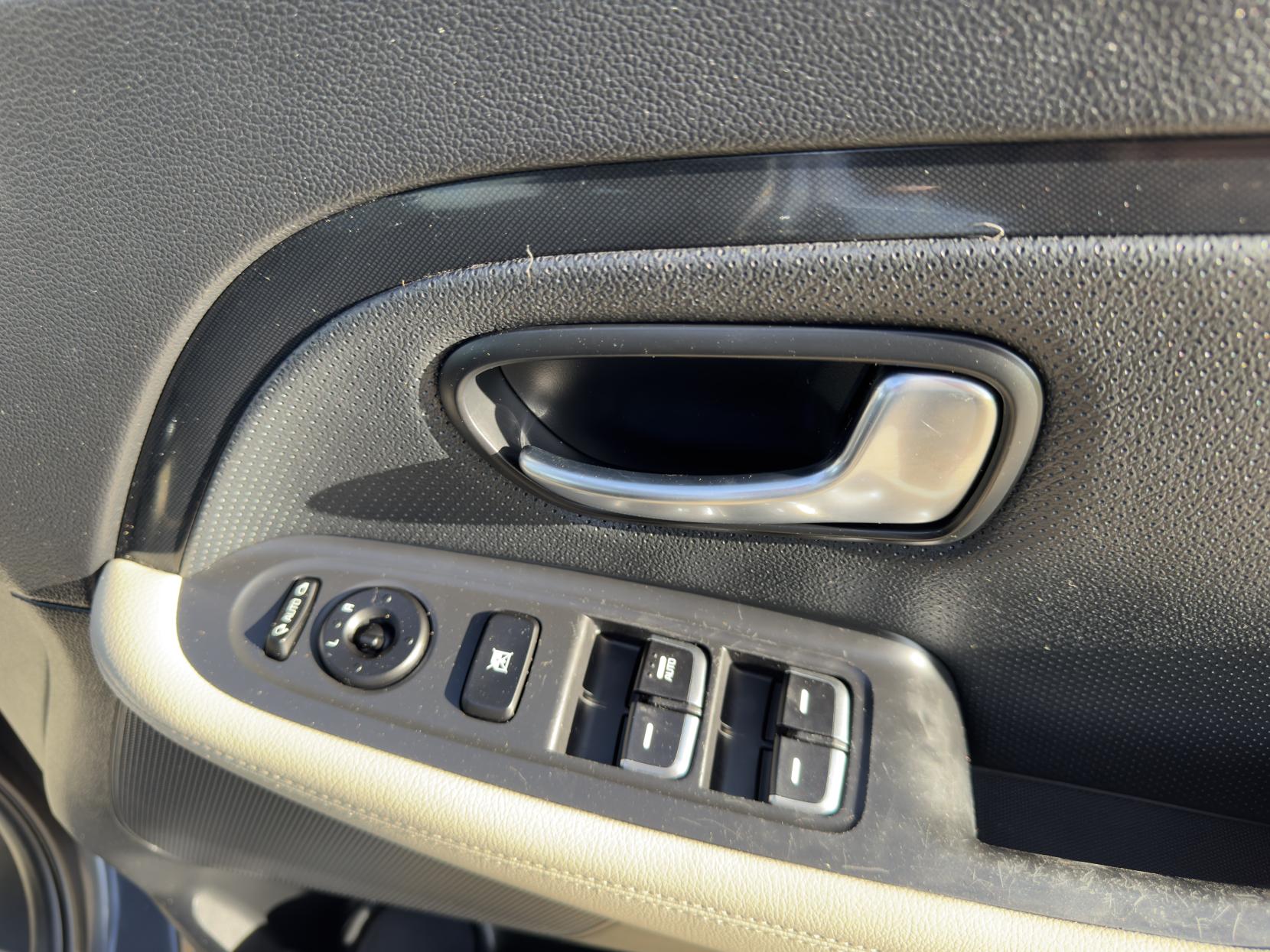 Kia Carens 1.7 CRDi EcoDynamics 3 MPV 5dr Diesel Manual Euro 5 (s/s) (134 bhp)