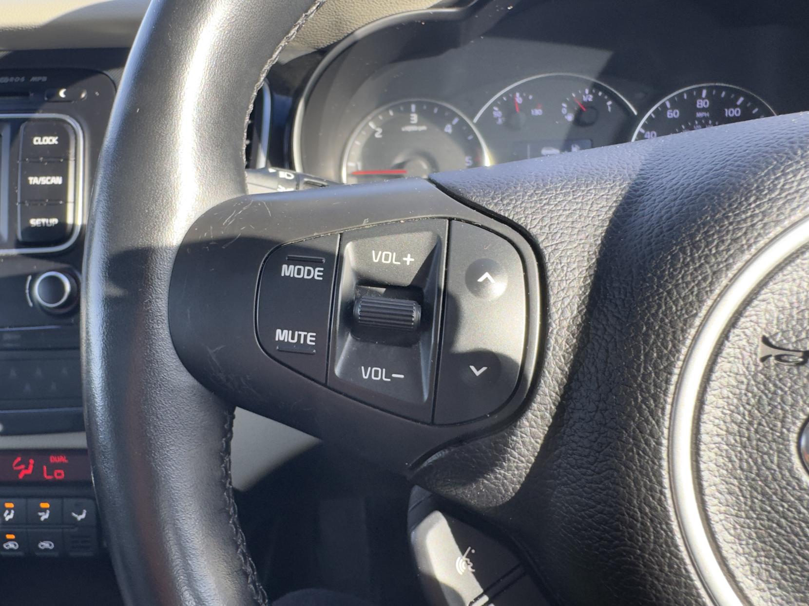 Kia Carens 1.7 CRDi EcoDynamics 3 MPV 5dr Diesel Manual Euro 5 (s/s) (134 bhp)