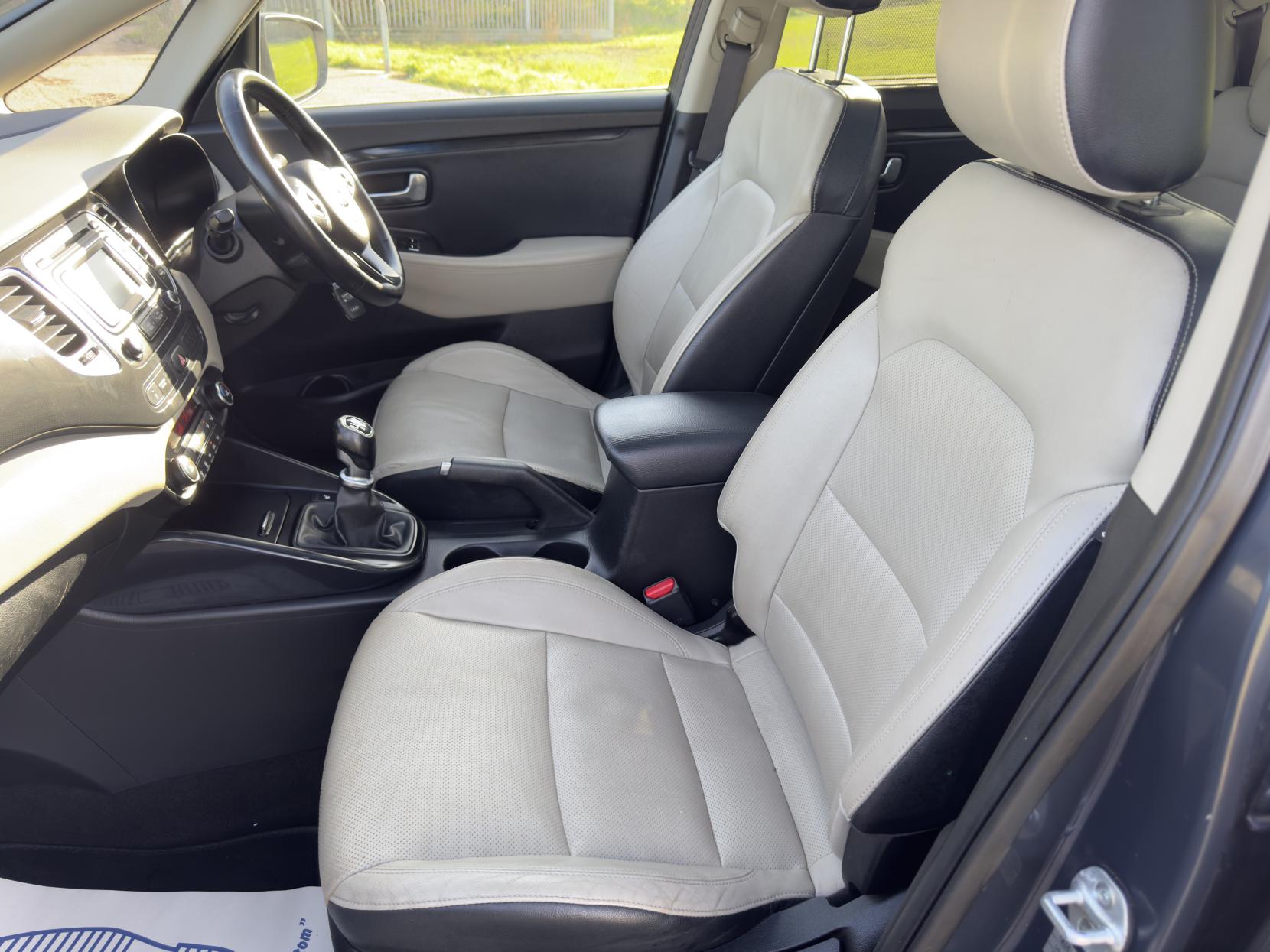 Kia Carens 1.7 CRDi EcoDynamics 3 MPV 5dr Diesel Manual Euro 5 (s/s) (134 bhp)