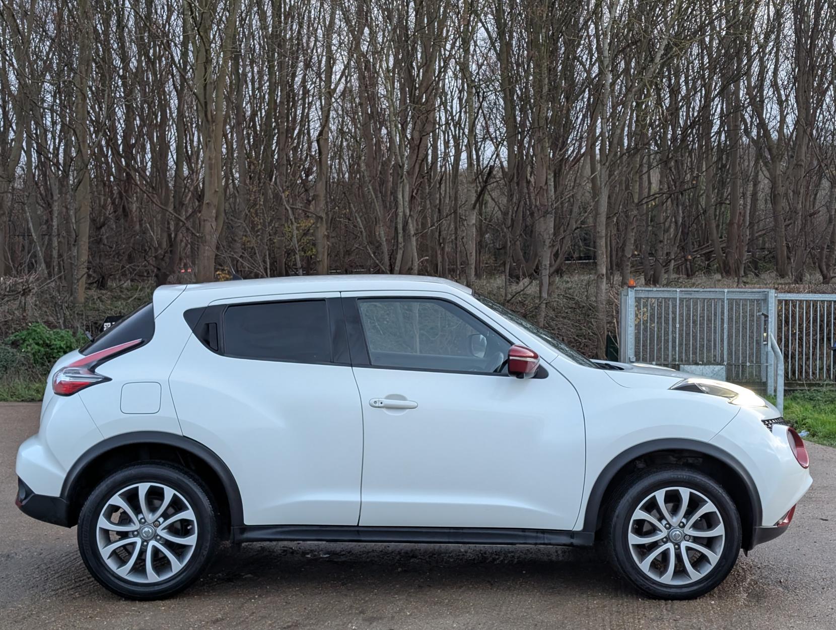 Nissan Juke 1.6 DIG-T Tekna SUV 5dr Petrol Manual Euro 6 (s/s) (190 ps)