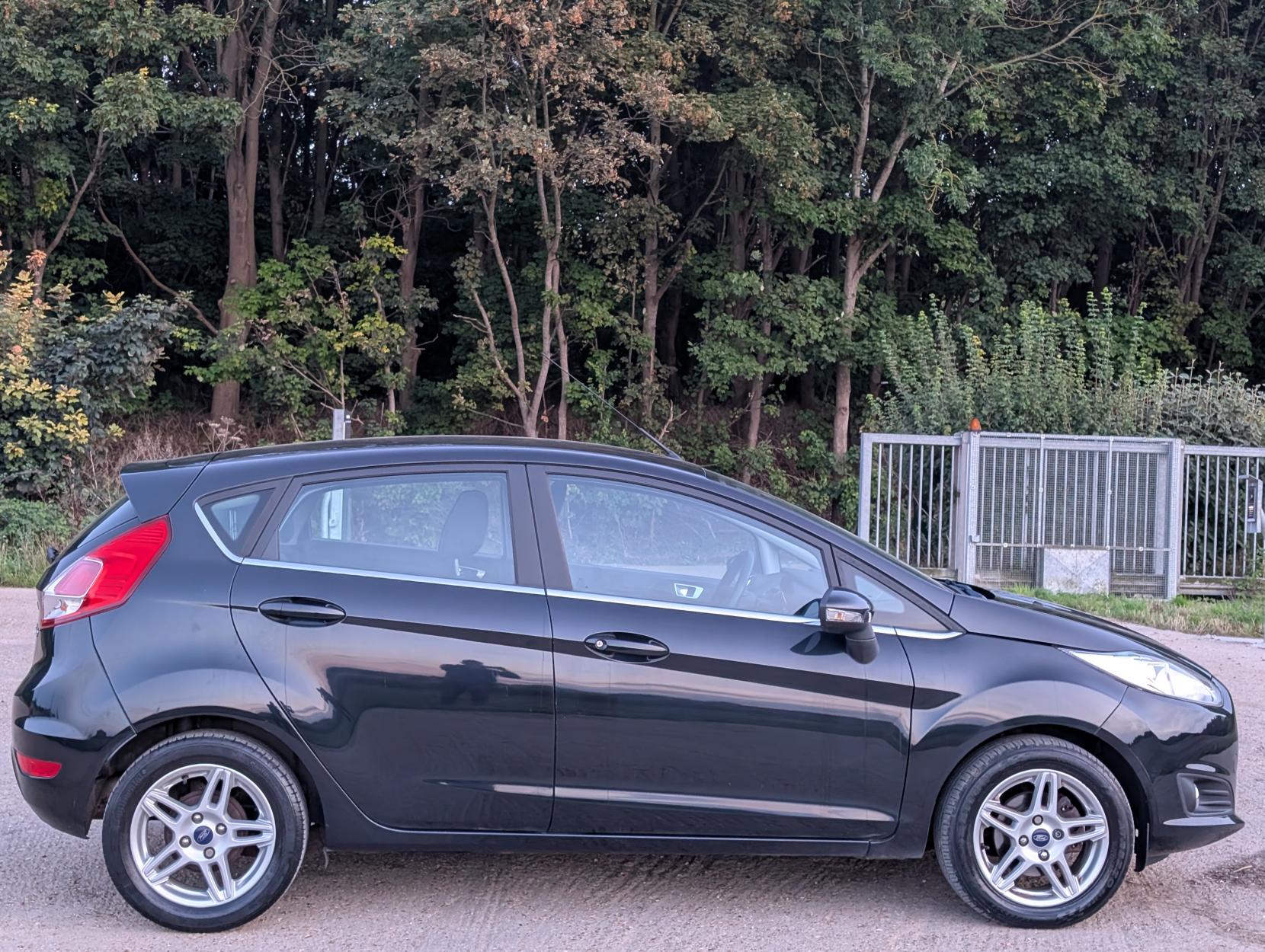 Ford Fiesta 1.25 Zetec Hatchback 5dr Petrol Manual Euro 5 (82 ps)