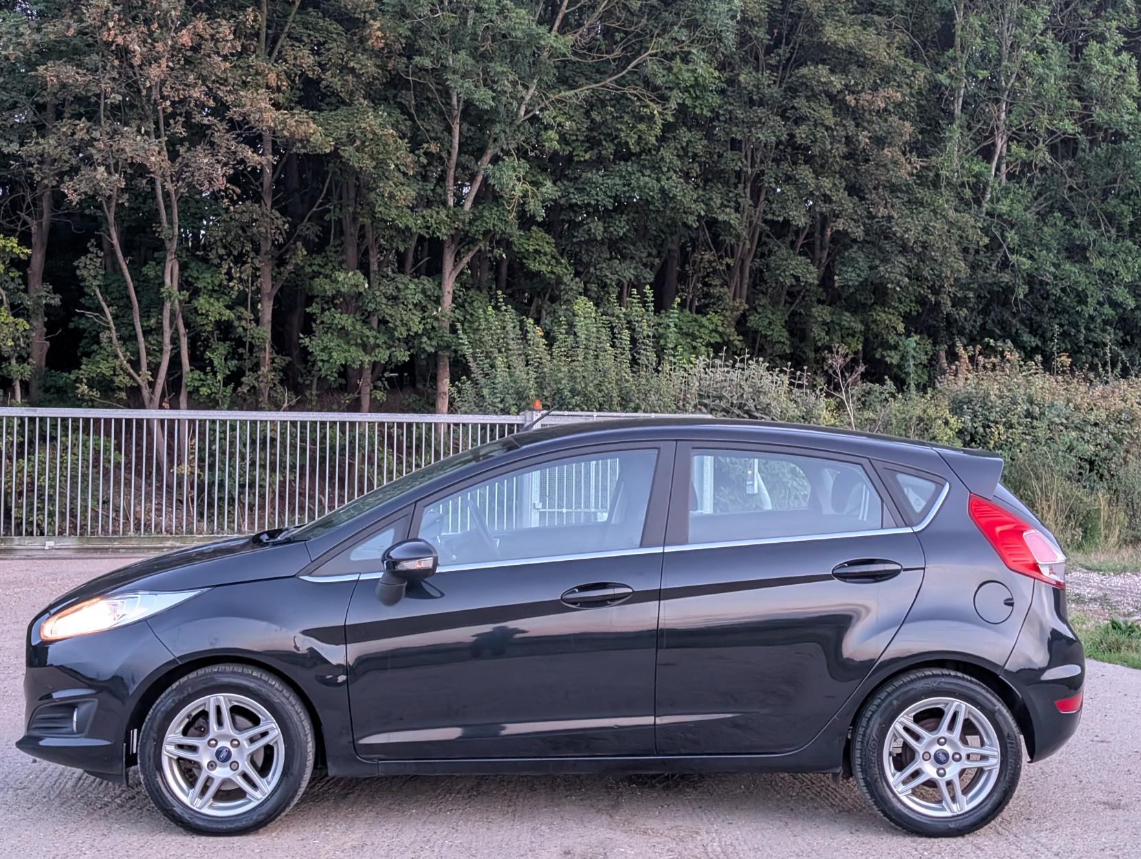Ford Fiesta 1.25 Zetec Hatchback 5dr Petrol Manual Euro 5 (82 ps)