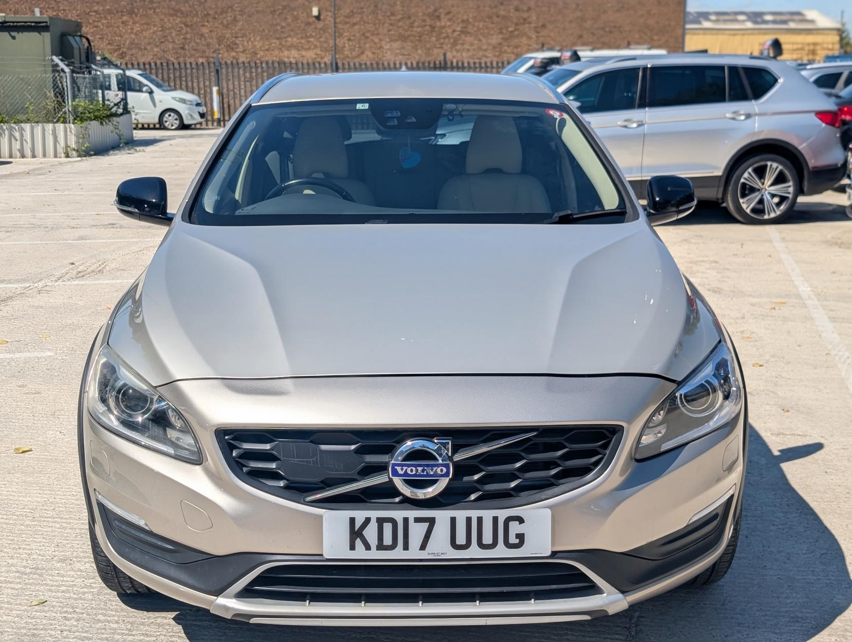 Volvo V60 2.0 D2 R-Design Estate 5dr Diesel Auto Euro 6 (s/s) (120 ps)