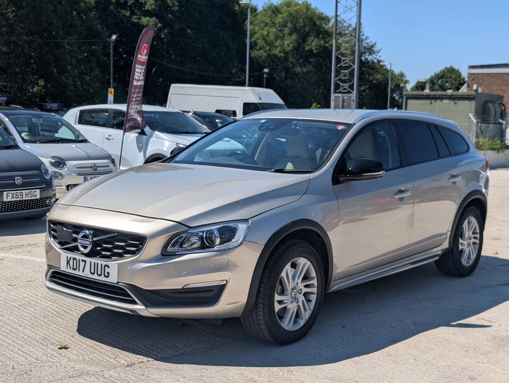 Volvo V60 2.0 D2 R-Design Estate 5dr Diesel Auto Euro 6 (s/s) (120 ps)