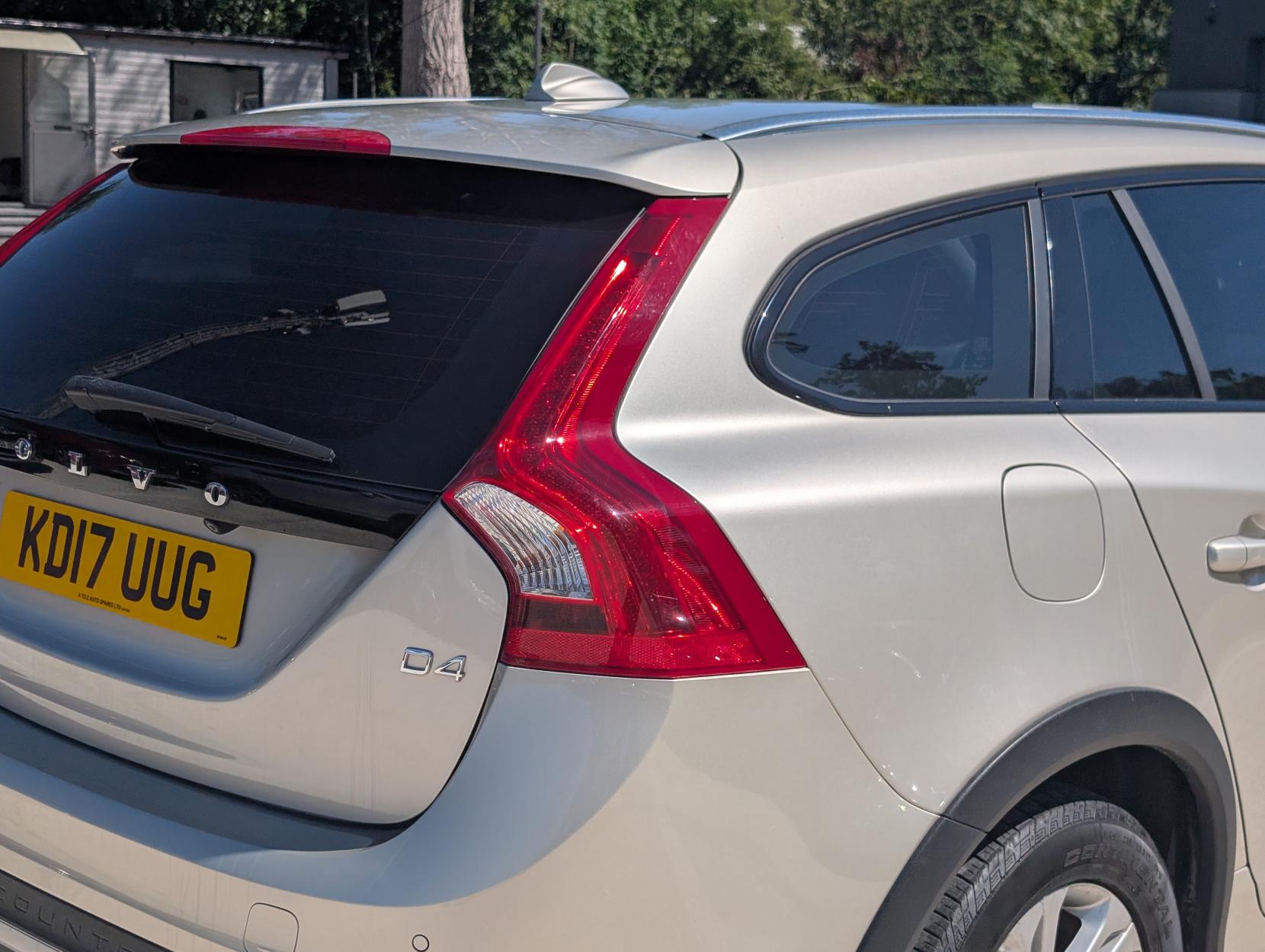 Volvo V60 2.0 D2 R-Design Estate 5dr Diesel Auto Euro 6 (s/s) (120 ps)