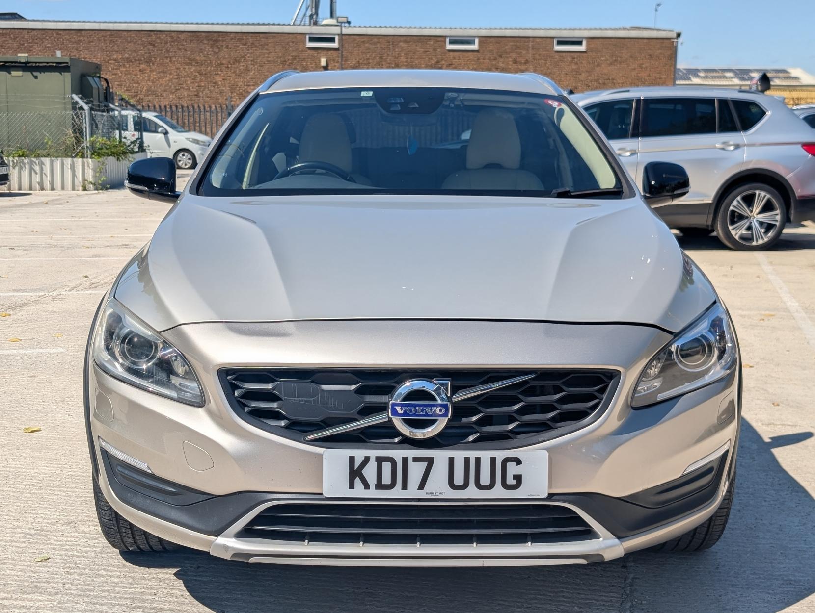 Volvo V60 2.0 D2 R-Design Estate 5dr Diesel Auto Euro 6 (s/s) (120 ps)