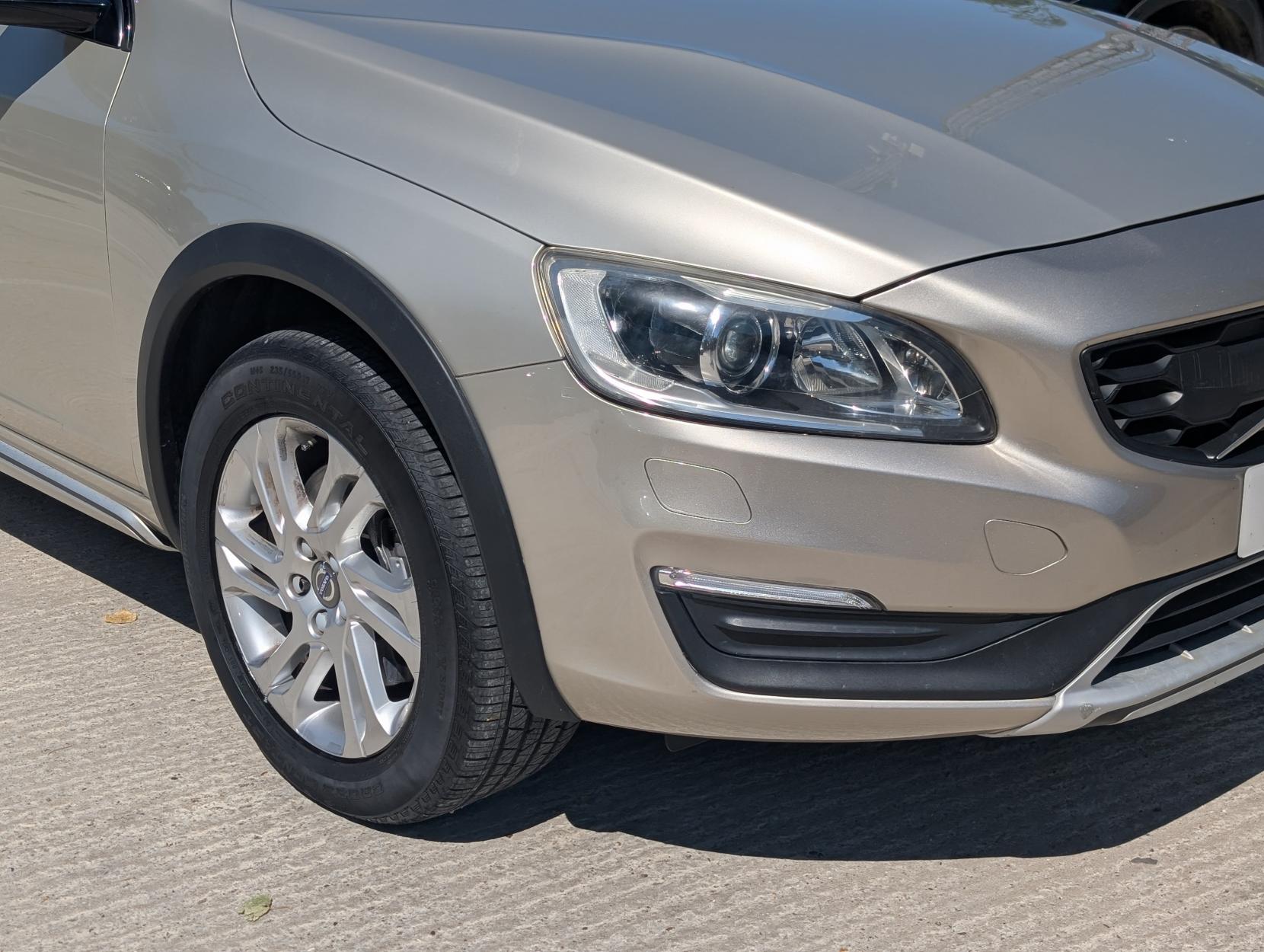 Volvo V60 2.0 D2 R-Design Estate 5dr Diesel Auto Euro 6 (s/s) (120 ps)