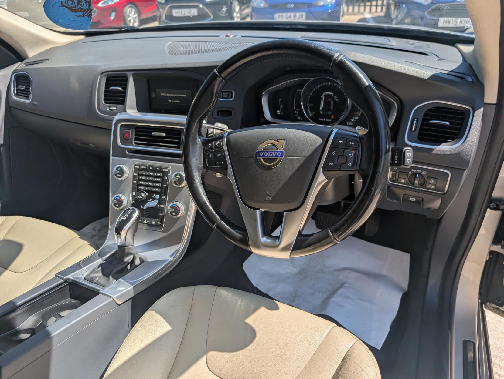 Volvo V60 2.0 D2 R-Design Estate 5dr Diesel Auto Euro 6 (s/s) (120 ps)