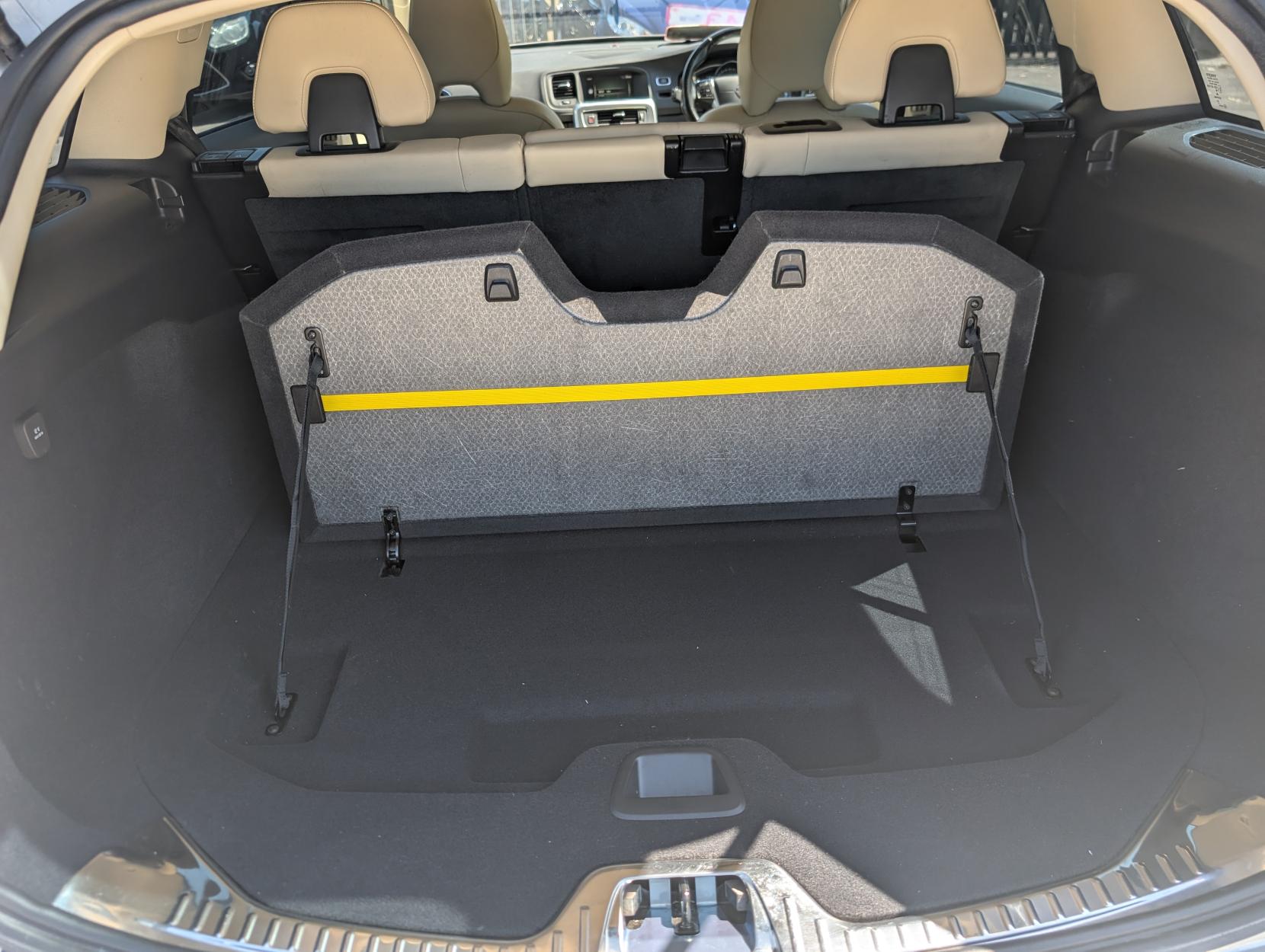 Volvo V60 2.0 D2 R-Design Estate 5dr Diesel Auto Euro 6 (s/s) (120 ps)