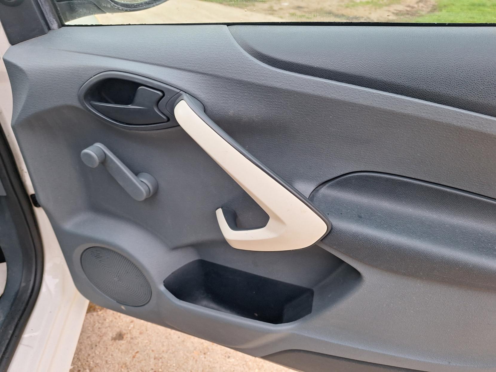 Ford Ka 1.2 Studio Hatchback 3dr Petrol Manual Euro 5 (s/s) (69 ps)