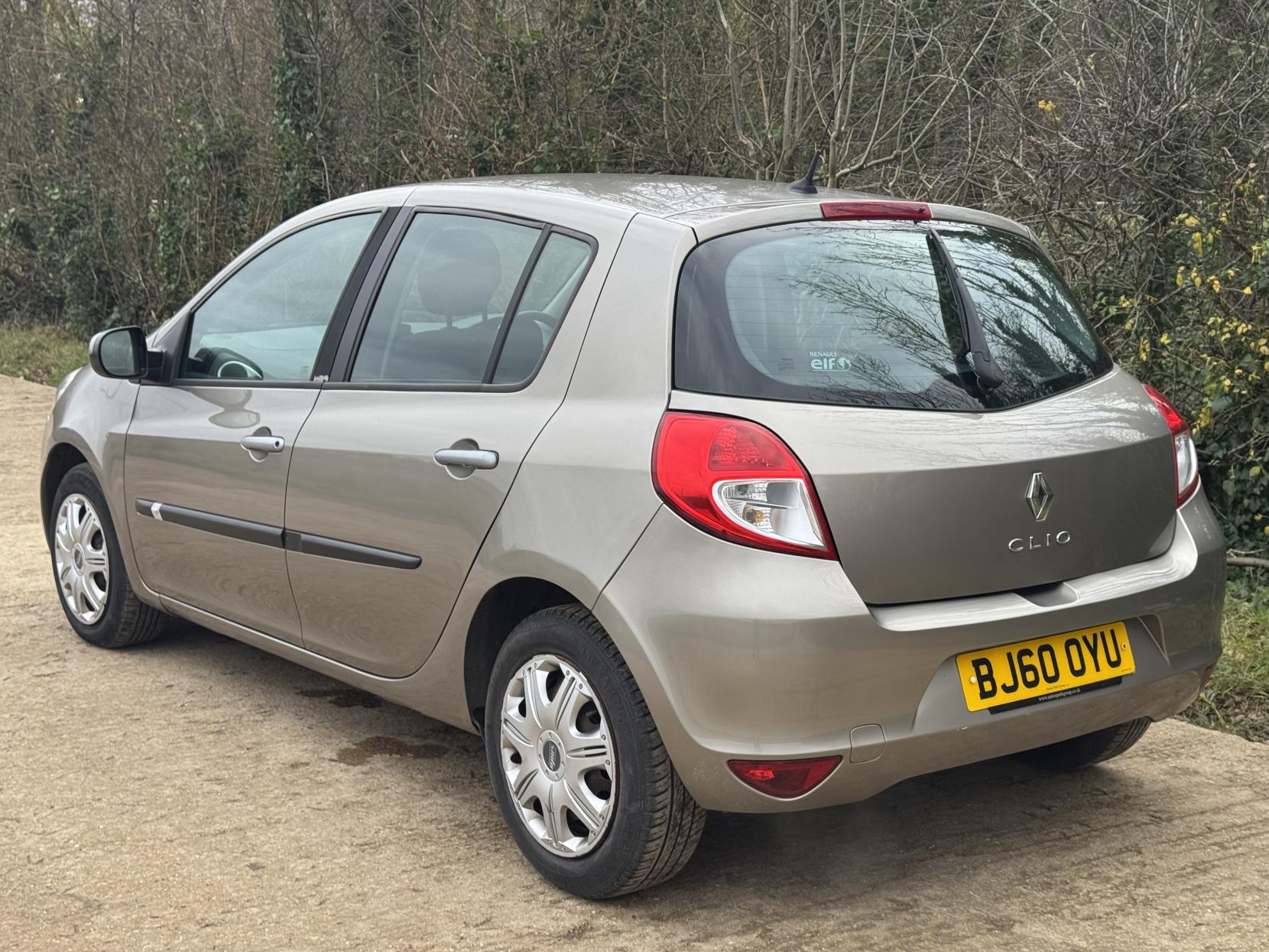 Renault Clio 1.6 VVT Expression Hatchback 5dr Petrol Auto Euro 5 (AC) (111 ps)