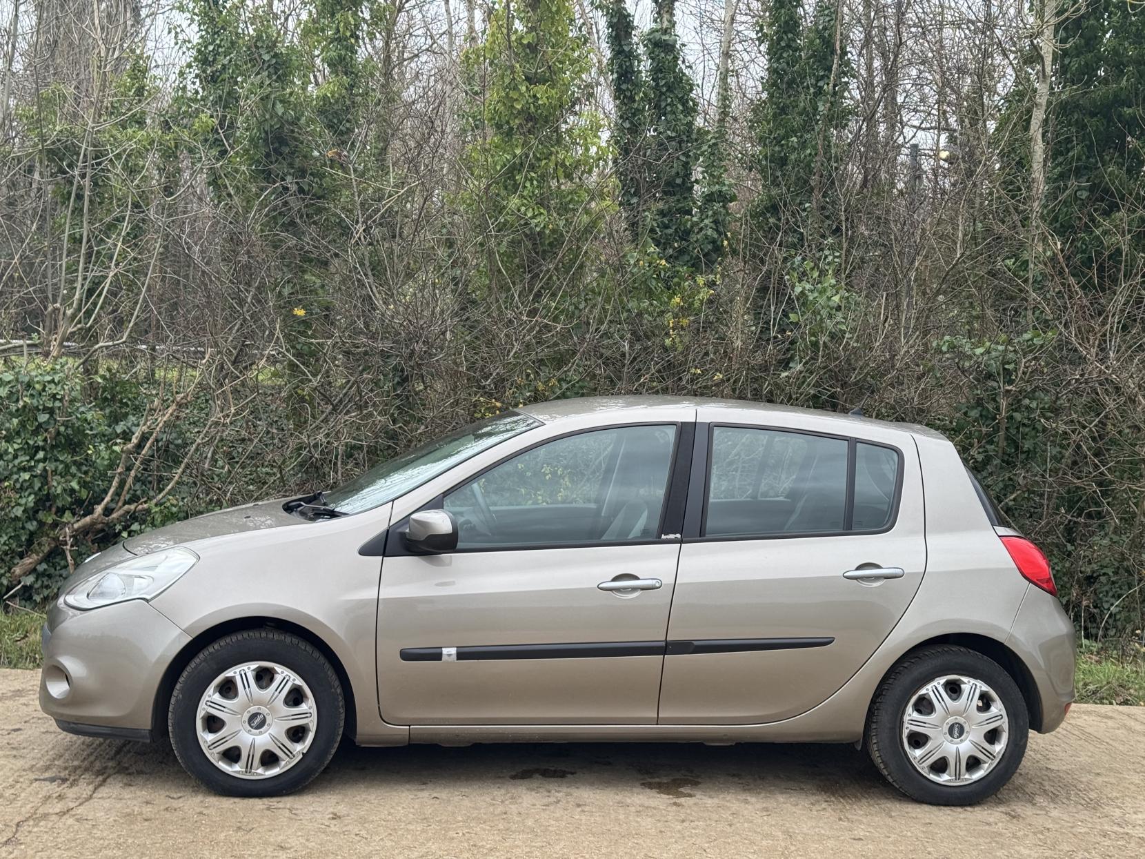 Renault Clio 1.6 VVT Expression Hatchback 5dr Petrol Auto Euro 5 (AC) (111 ps)