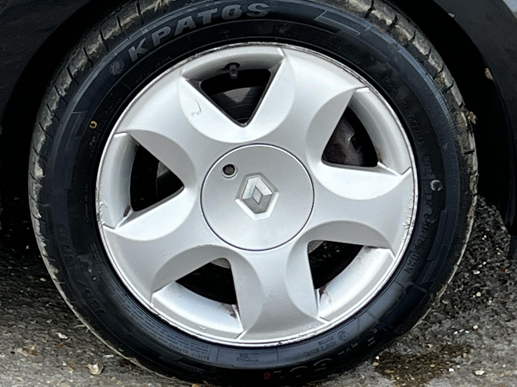 Renault Twingo 1.2 16V Dynamique Hatchback 3dr Petrol Manual Euro 5 (75 ps)