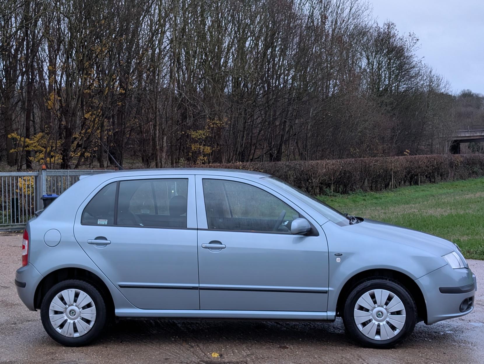 Skoda Fabia 1.2 HTP 12V Ambiente Hatchback 5dr Petrol Manual (140 g/km, 64 bhp)