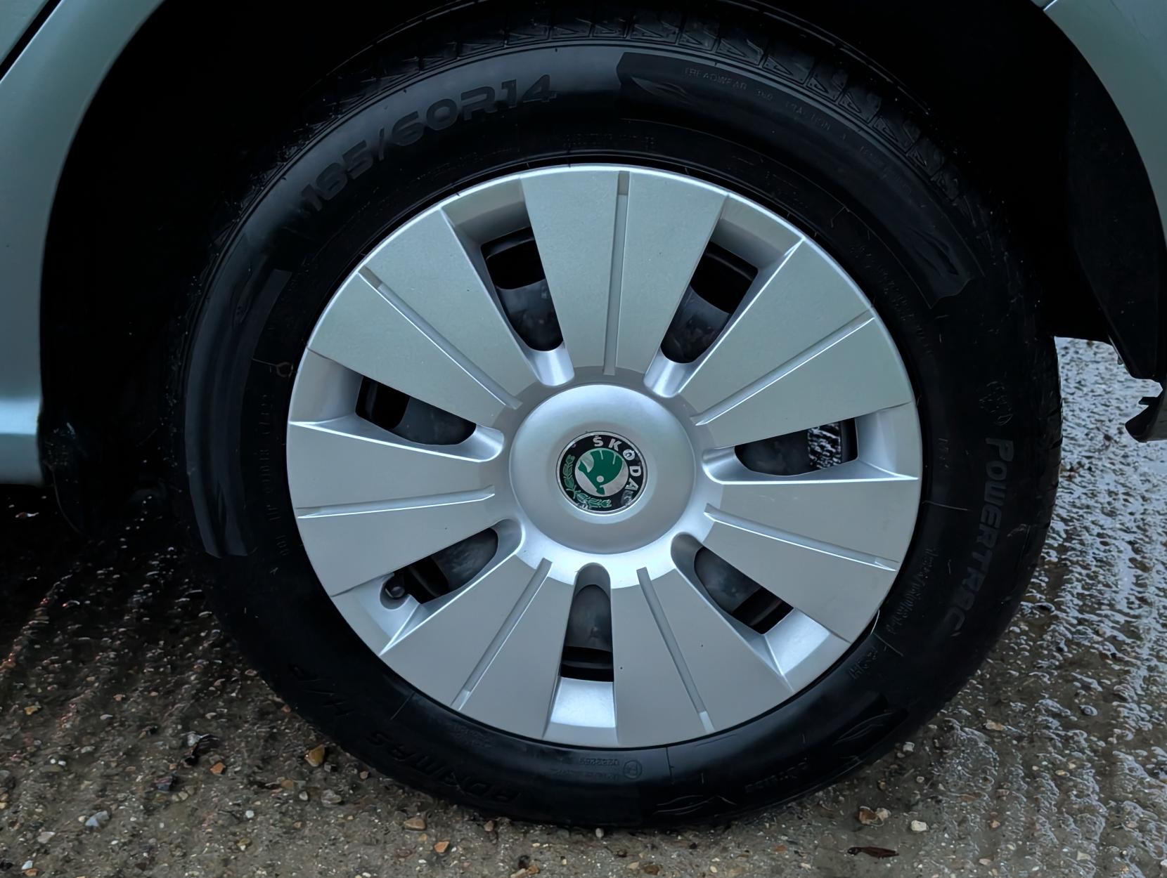 Skoda Fabia 1.2 HTP 12V Ambiente Hatchback 5dr Petrol Manual (140 g/km, 64 bhp)