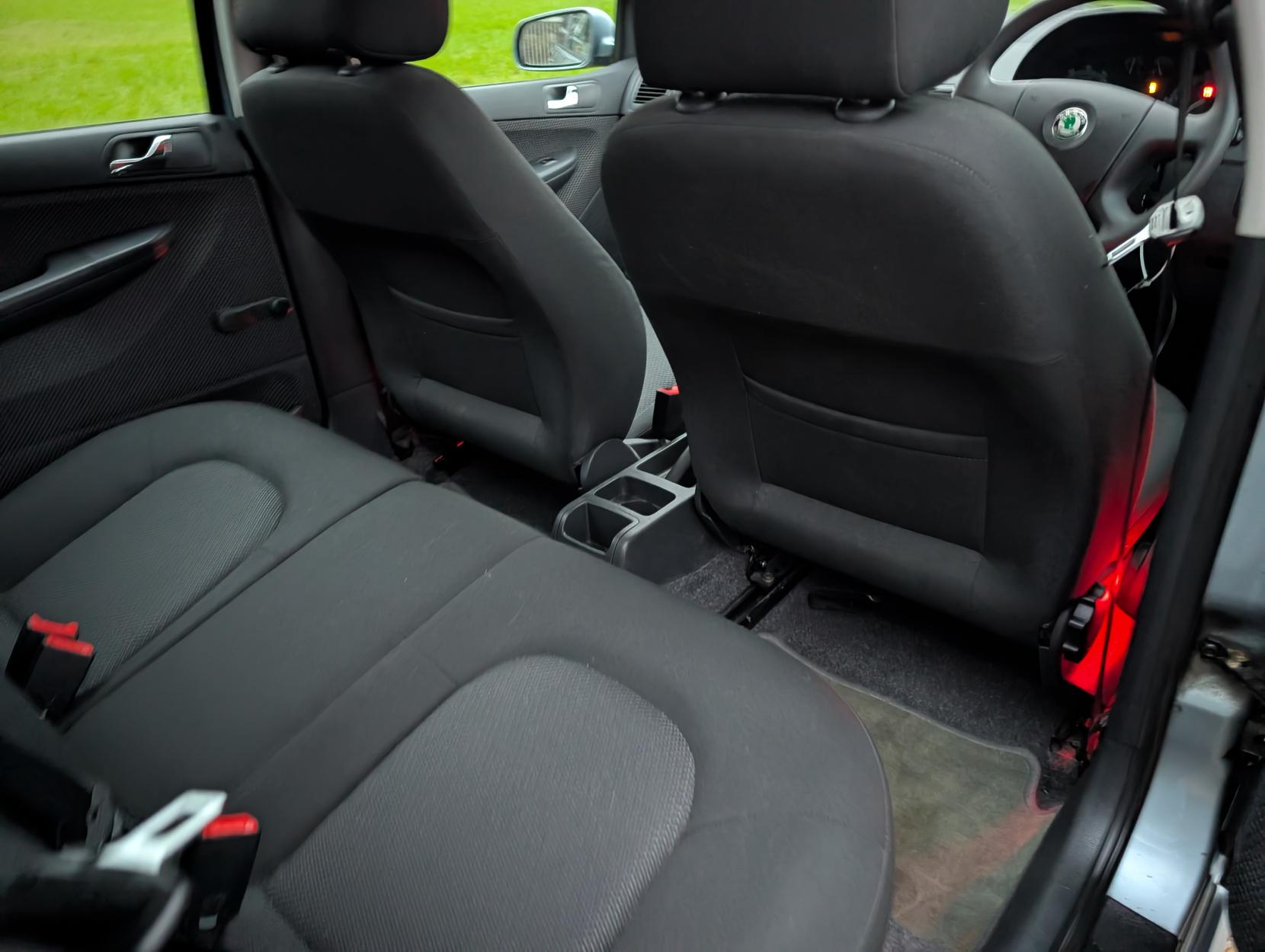 Skoda Fabia 1.2 HTP 12V Ambiente Hatchback 5dr Petrol Manual (140 g/km, 64 bhp)