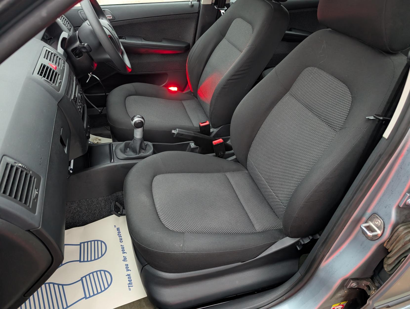 Skoda Fabia 1.2 HTP 12V Ambiente Hatchback 5dr Petrol Manual (140 g/km, 64 bhp)