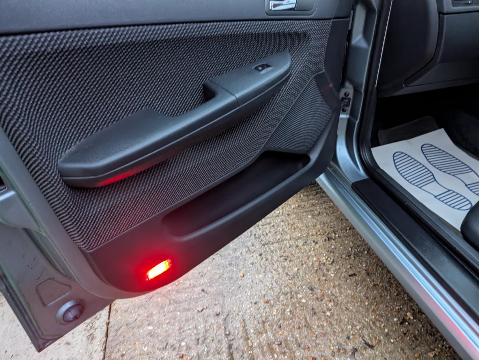 Skoda Fabia 1.2 HTP 12V Ambiente Hatchback 5dr Petrol Manual (140 g/km, 64 bhp)