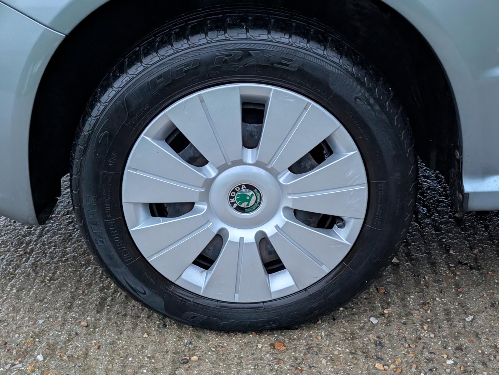 Skoda Fabia 1.2 HTP 12V Ambiente Hatchback 5dr Petrol Manual (140 g/km, 64 bhp)