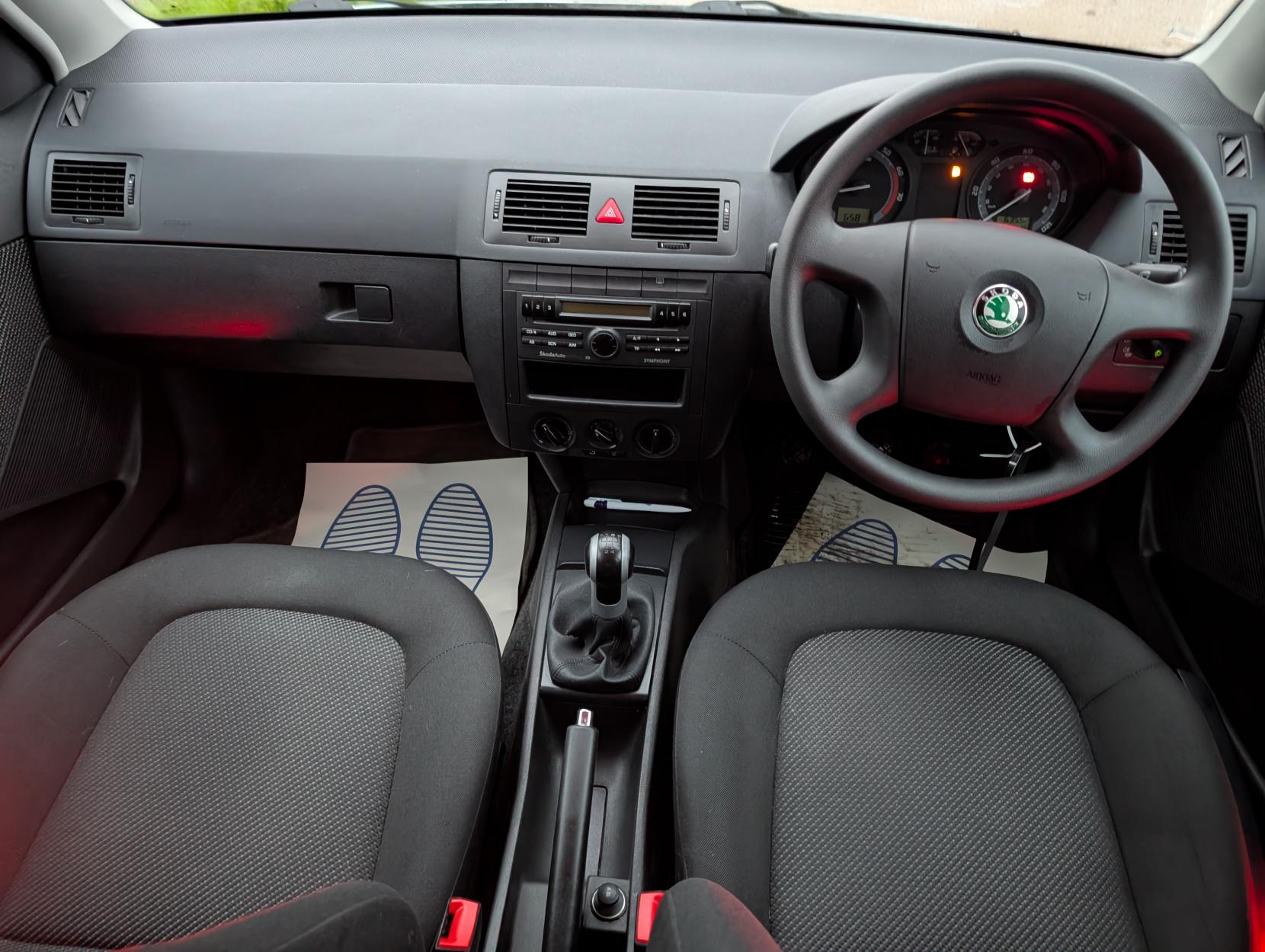 Skoda Fabia 1.2 HTP 12V Ambiente Hatchback 5dr Petrol Manual (140 g/km, 64 bhp)